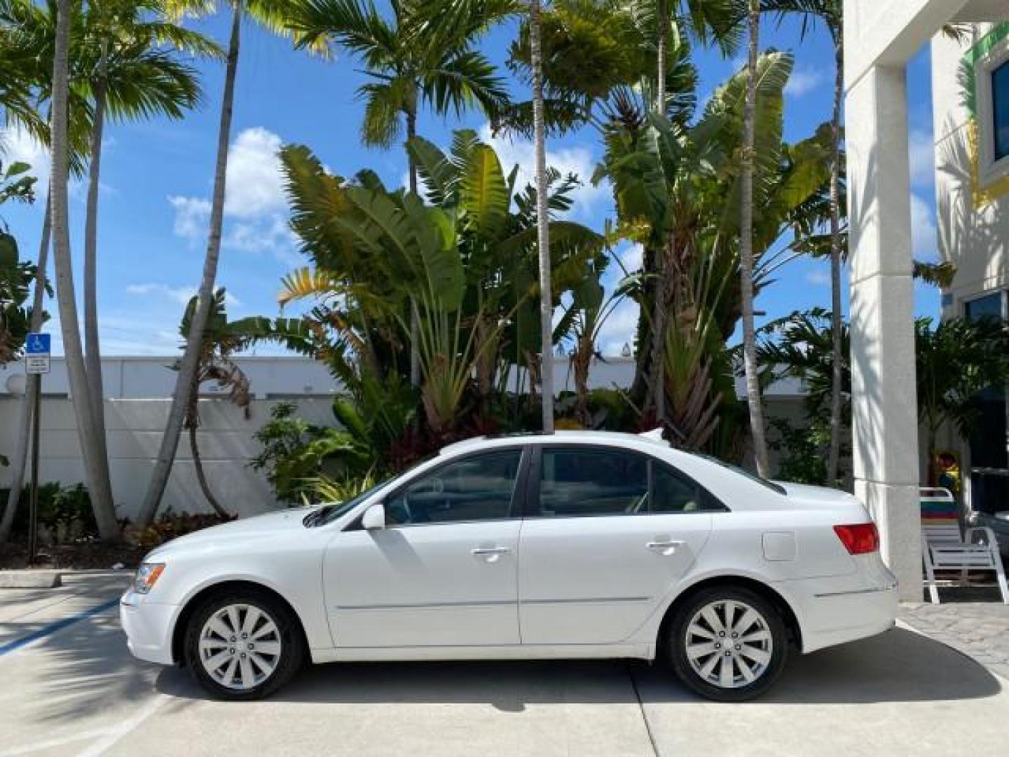 2009 Pearl White /Camel Hyundai Sonata SUNROOF Limited LOW MILES 45,849 (5NPEU46F69H) with an 3.3L DOHC V6 Engine engine, Automatic transmission, located at 4701 North Dixie Hwy, Pompano Beach, FL, 33064, (954) 422-2889, 26.240938, -80.123474 - OUR WEBPAGE FLORIDACARS1.COM HAS OVER 100 PHOTOS AND FREE CARFAX LINK 2009 Hyundai Sonata Limited V6 Sedan 4 DR 3.3L V6 F DOHC 24V Gasoline 19 MPG Front Wheel Drive Features ABS Brakes Air Conditioning Alloy Wheels AM/FM Stereo Automatic Transmission Auxiliary Audio Input CD Audio Cruise Control Fro- Photo#30