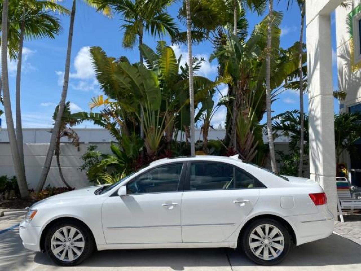 2009 Pearl White /Camel Hyundai Sonata SUNROOF Limited LOW MILES 45,849 (5NPEU46F69H) with an 3.3L DOHC V6 Engine engine, Automatic transmission, located at 4701 North Dixie Hwy, Pompano Beach, FL, 33064, (954) 422-2889, 26.240938, -80.123474 - OUR WEBPAGE FLORIDACARS1.COM HAS OVER 100 PHOTOS AND FREE CARFAX LINK 2009 Hyundai Sonata Limited V6 Sedan 4 DR 3.3L V6 F DOHC 24V Gasoline 19 MPG Front Wheel Drive Features ABS Brakes Air Conditioning Alloy Wheels AM/FM Stereo Automatic Transmission Auxiliary Audio Input CD Audio Cruise Control Fro- Photo#31