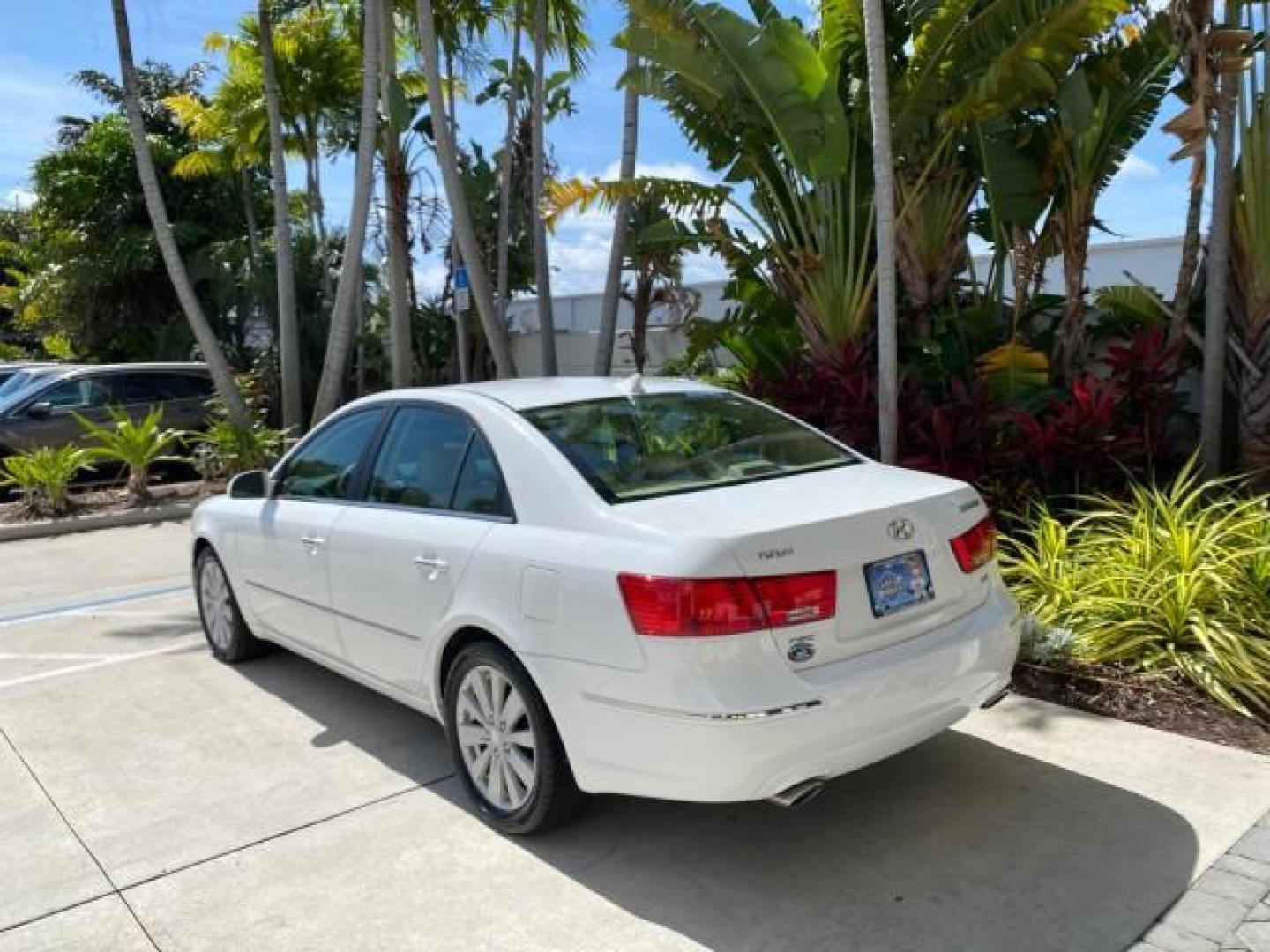 2009 Pearl White /Camel Hyundai Sonata SUNROOF Limited LOW MILES 45,849 (5NPEU46F69H) with an 3.3L DOHC V6 Engine engine, Automatic transmission, located at 4701 North Dixie Hwy, Pompano Beach, FL, 33064, (954) 422-2889, 26.240938, -80.123474 - OUR WEBPAGE FLORIDACARS1.COM HAS OVER 100 PHOTOS AND FREE CARFAX LINK 2009 Hyundai Sonata Limited V6 Sedan 4 DR 3.3L V6 F DOHC 24V Gasoline 19 MPG Front Wheel Drive Features ABS Brakes Air Conditioning Alloy Wheels AM/FM Stereo Automatic Transmission Auxiliary Audio Input CD Audio Cruise Control Fro- Photo#32
