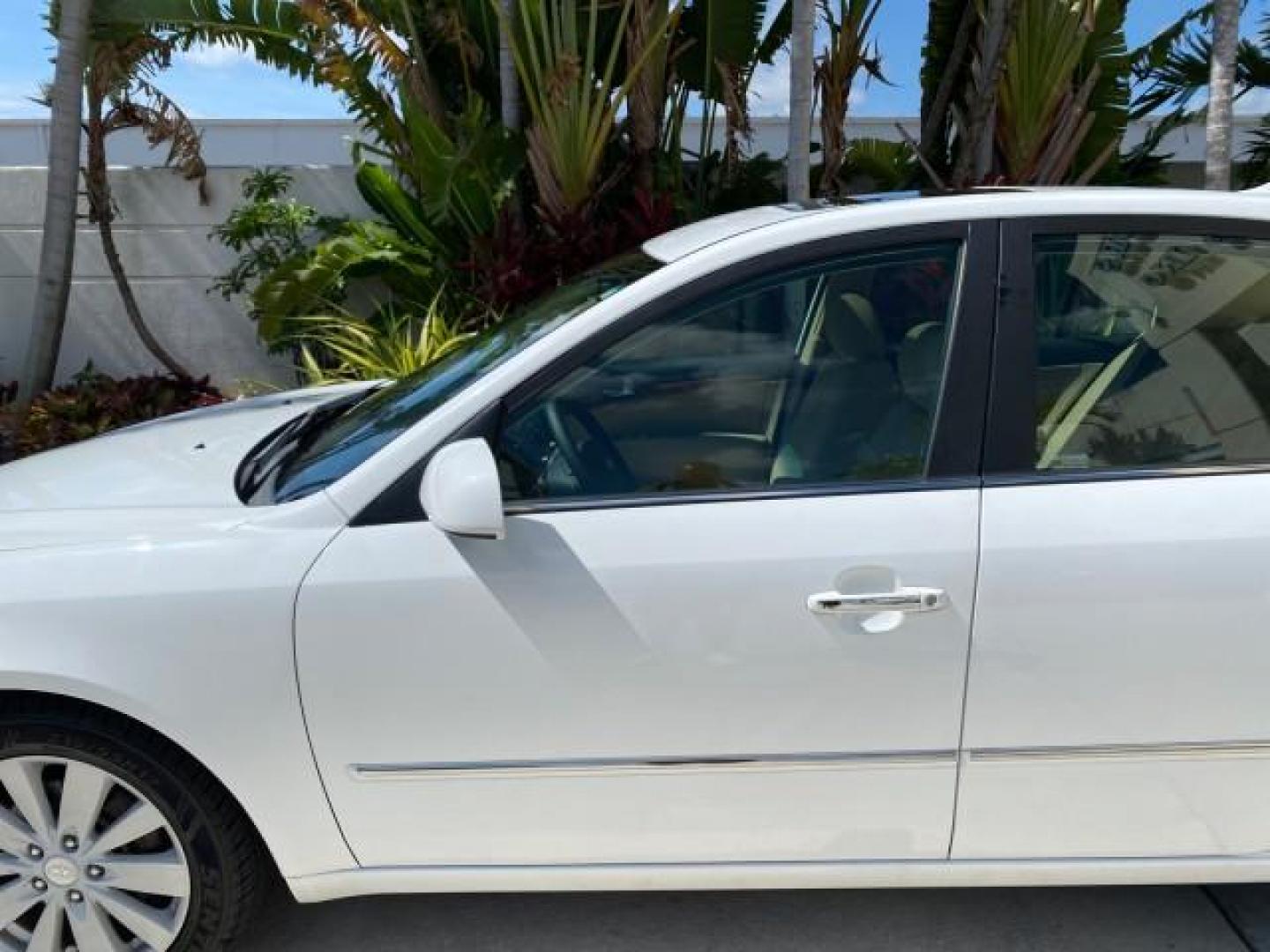 2009 Pearl White /Camel Hyundai Sonata SUNROOF Limited LOW MILES 45,849 (5NPEU46F69H) with an 3.3L DOHC V6 Engine engine, Automatic transmission, located at 4701 North Dixie Hwy, Pompano Beach, FL, 33064, (954) 422-2889, 26.240938, -80.123474 - OUR WEBPAGE FLORIDACARS1.COM HAS OVER 100 PHOTOS AND FREE CARFAX LINK 2009 Hyundai Sonata Limited V6 Sedan 4 DR 3.3L V6 F DOHC 24V Gasoline 19 MPG Front Wheel Drive Features ABS Brakes Air Conditioning Alloy Wheels AM/FM Stereo Automatic Transmission Auxiliary Audio Input CD Audio Cruise Control Fro- Photo#36
