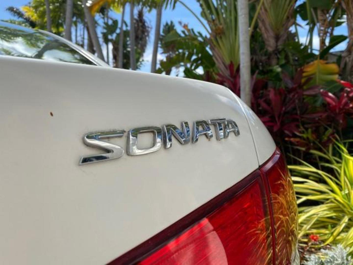 2009 Pearl White /Camel Hyundai Sonata SUNROOF Limited LOW MILES 45,849 (5NPEU46F69H) with an 3.3L DOHC V6 Engine engine, Automatic transmission, located at 4701 North Dixie Hwy, Pompano Beach, FL, 33064, (954) 422-2889, 26.240938, -80.123474 - OUR WEBPAGE FLORIDACARS1.COM HAS OVER 100 PHOTOS AND FREE CARFAX LINK 2009 Hyundai Sonata Limited V6 Sedan 4 DR 3.3L V6 F DOHC 24V Gasoline 19 MPG Front Wheel Drive Features ABS Brakes Air Conditioning Alloy Wheels AM/FM Stereo Automatic Transmission Auxiliary Audio Input CD Audio Cruise Control Fro- Photo#98