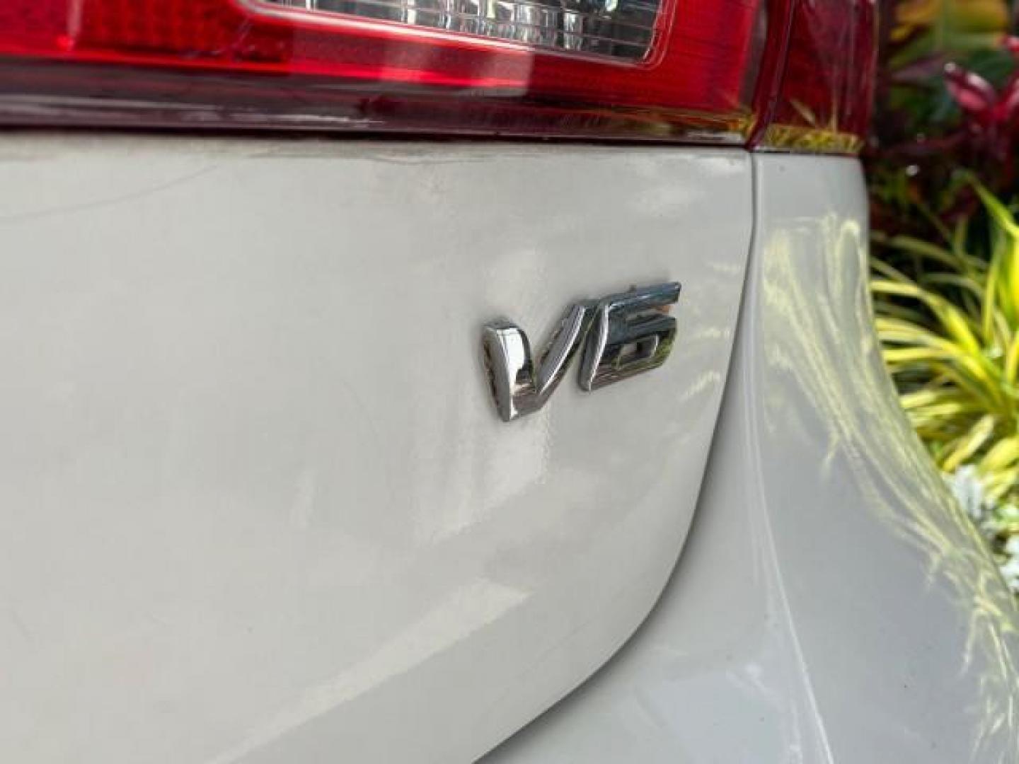2009 Pearl White /Camel Hyundai Sonata SUNROOF Limited LOW MILES 45,849 (5NPEU46F69H) with an 3.3L DOHC V6 Engine engine, Automatic transmission, located at 4701 North Dixie Hwy, Pompano Beach, FL, 33064, (954) 422-2889, 26.240938, -80.123474 - OUR WEBPAGE FLORIDACARS1.COM HAS OVER 100 PHOTOS AND FREE CARFAX LINK 2009 Hyundai Sonata Limited V6 Sedan 4 DR 3.3L V6 F DOHC 24V Gasoline 19 MPG Front Wheel Drive Features ABS Brakes Air Conditioning Alloy Wheels AM/FM Stereo Automatic Transmission Auxiliary Audio Input CD Audio Cruise Control Fro- Photo#99