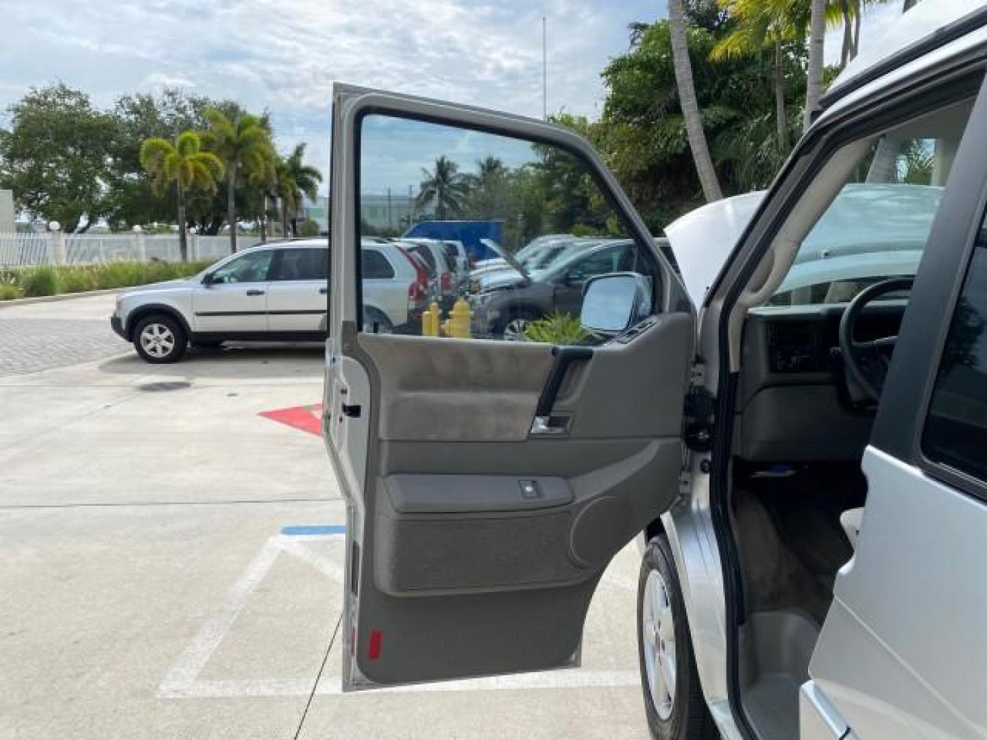 2003 Reflex Silver /Gray Volkswagen EuroVan MV POP UP CAMPER VAN (WV2NB47093H) with an 2.8L DOHC SMPI V6 Engine engine, Automatic transmission, located at 4701 North Dixie Hwy, Pompano Beach, FL, 33064, (954) 422-2889, 26.240938, -80.123474 - OUR WEBPAGE FLORIDACARS1.COM HAS OVER 100 PHOTOS AND FREE CARFAX LINK 2003 Volkswagen Eurovan MV Westfalia Pop Top Camper Van 2.8L I6 F Gasoline 20 MPG Front Wheel Drive Features ABS Brakes Air Conditioning Alloy Wheels AM/FM Stereo Automatic Transmission Cloth Seats Cruise Control Power Locks Power- Photo#9