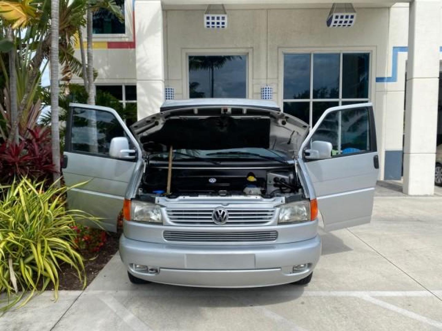 2003 Reflex Silver /Gray Volkswagen EuroVan MV POP UP CAMPER VAN (WV2NB47093H) with an 2.8L DOHC SMPI V6 Engine engine, Automatic transmission, located at 4701 North Dixie Hwy, Pompano Beach, FL, 33064, (954) 422-2889, 26.240938, -80.123474 - OUR WEBPAGE FLORIDACARS1.COM HAS OVER 100 PHOTOS AND FREE CARFAX LINK 2003 Volkswagen Eurovan MV Westfalia Pop Top Camper Van 2.8L I6 F Gasoline 20 MPG Front Wheel Drive Features ABS Brakes Air Conditioning Alloy Wheels AM/FM Stereo Automatic Transmission Cloth Seats Cruise Control Power Locks Power- Photo#16