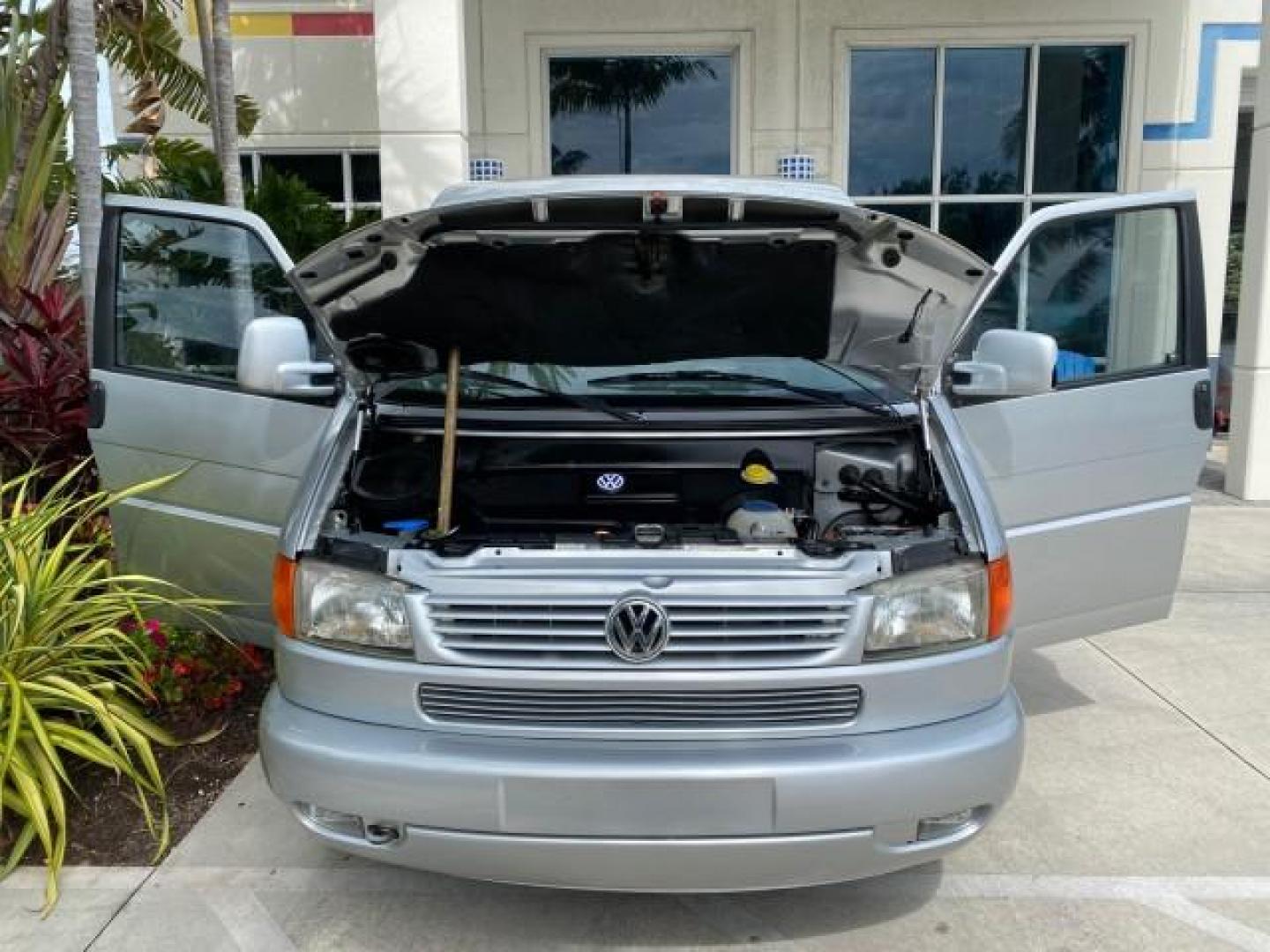 2003 Reflex Silver /Gray Volkswagen EuroVan MV POP UP CAMPER VAN (WV2NB47093H) with an 2.8L DOHC SMPI V6 Engine engine, Automatic transmission, located at 4701 North Dixie Hwy, Pompano Beach, FL, 33064, (954) 422-2889, 26.240938, -80.123474 - OUR WEBPAGE FLORIDACARS1.COM HAS OVER 100 PHOTOS AND FREE CARFAX LINK 2003 Volkswagen Eurovan MV Westfalia Pop Top Camper Van 2.8L I6 F Gasoline 20 MPG Front Wheel Drive Features ABS Brakes Air Conditioning Alloy Wheels AM/FM Stereo Automatic Transmission Cloth Seats Cruise Control Power Locks Power- Photo#17