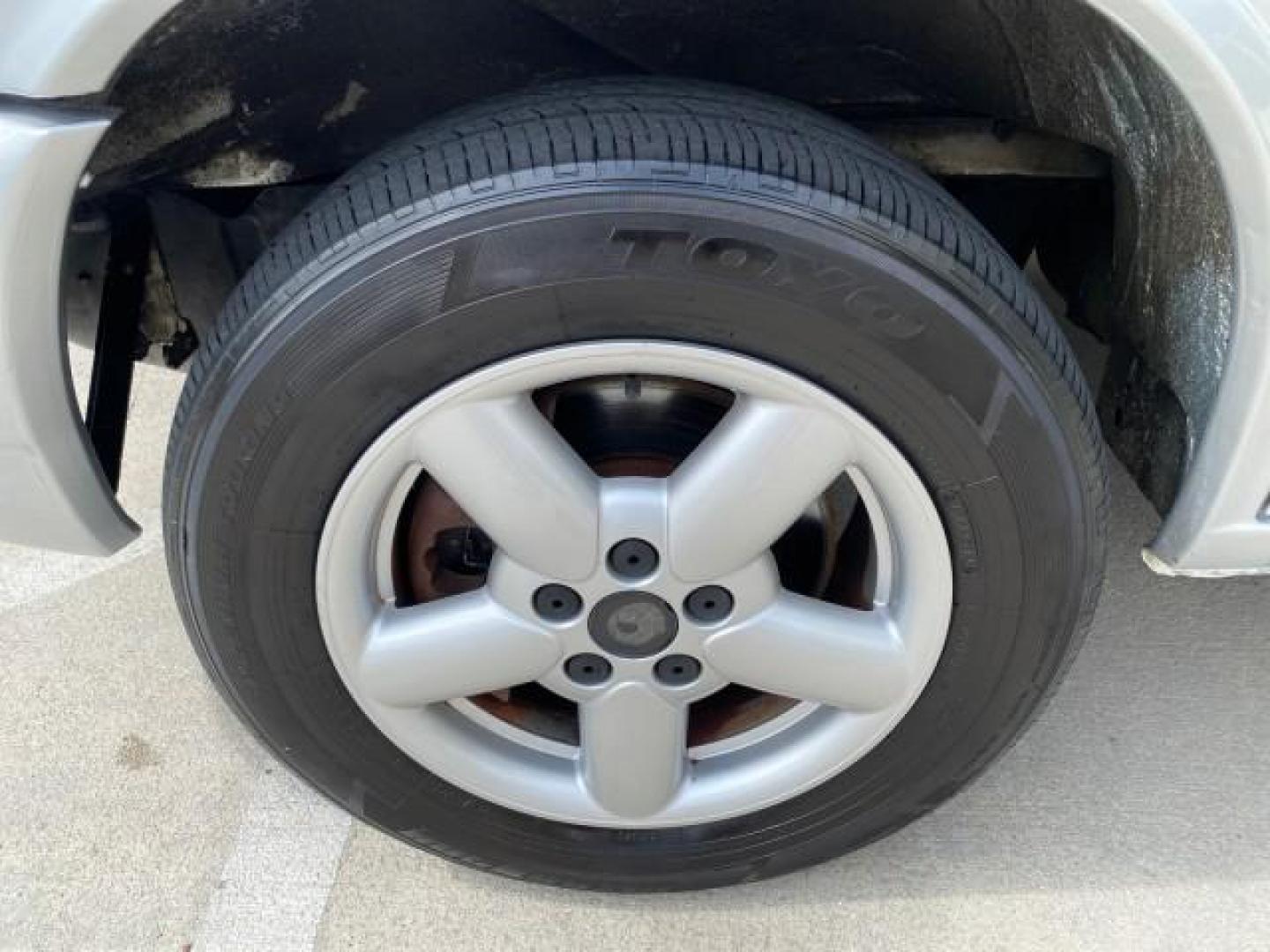 2003 Reflex Silver /Gray Volkswagen EuroVan MV POP UP CAMPER VAN (WV2NB47093H) with an 2.8L DOHC SMPI V6 Engine engine, Automatic transmission, located at 4701 North Dixie Hwy, Pompano Beach, FL, 33064, (954) 422-2889, 26.240938, -80.123474 - OUR WEBPAGE FLORIDACARS1.COM HAS OVER 100 PHOTOS AND FREE CARFAX LINK 2003 Volkswagen Eurovan MV Westfalia Pop Top Camper Van 2.8L I6 F Gasoline 20 MPG Front Wheel Drive Features ABS Brakes Air Conditioning Alloy Wheels AM/FM Stereo Automatic Transmission Cloth Seats Cruise Control Power Locks Power- Photo#19