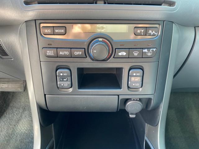 2004 Starlight Silver Metallic /Gray Honda Pilot EX-L 4WD LOW MILES 64,262 (2HKYF18574H) with an 3.5L SOHC PGM-FI 24-Valve VTEC V6 Engine engine, Automatic transmission, located at 4701 North Dixie Hwy, Pompano Beach, FL, 33064, (954) 422-2889, 26.240938, -80.123474 - OUR WEBPAGE FLORIDACARS1.COM HAS OVER 100 PHOTOS AND FREE CARFAX LINK 2004 Honda Pilot EX-L 4WD/AWD 4 Door Wagon/Sport Utility 3.5L V6 F SOHC Gasoline 22 MPG All Wheel Drive Features 4WD/AWD ABS Brakes Air Conditioning Alloy Wheels AM/FM Stereo Automatic Transmission Cassette Player CD Audio Cruise- Photo#57