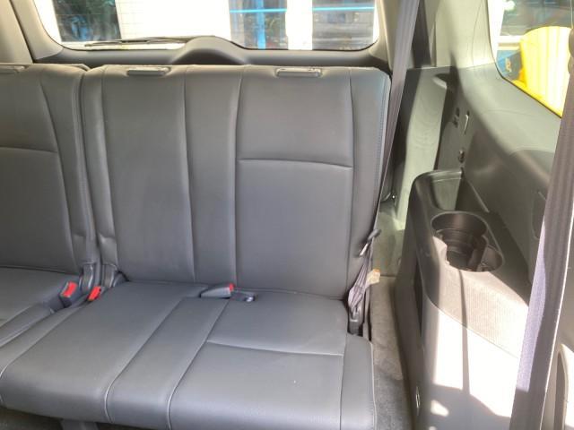 2004 Starlight Silver Metallic /Gray Honda Pilot EX-L 4WD LOW MILES 64,262 (2HKYF18574H) with an 3.5L SOHC PGM-FI 24-Valve VTEC V6 Engine engine, Automatic transmission, located at 4701 North Dixie Hwy, Pompano Beach, FL, 33064, (954) 422-2889, 26.240938, -80.123474 - OUR WEBPAGE FLORIDACARS1.COM HAS OVER 100 PHOTOS AND FREE CARFAX LINK 2004 Honda Pilot EX-L 4WD/AWD 4 Door Wagon/Sport Utility 3.5L V6 F SOHC Gasoline 22 MPG All Wheel Drive Features 4WD/AWD ABS Brakes Air Conditioning Alloy Wheels AM/FM Stereo Automatic Transmission Cassette Player CD Audio Cruise- Photo#85