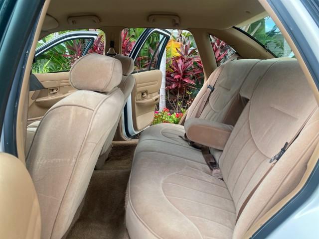 1995 White /Tan Ford Crown Victoria LOW MILES 43,331 (2FALP73W4SX) with an 4.6L 8-Cyl Engine engine, Automatic transmission, located at 4701 North Dixie Hwy, Pompano Beach, FL, 33064, (954) 422-2889, 26.240938, -80.123474 - OUR WEBPAGE FLORIDACARS1.COM HAS OVER 100 PHOTOS AND FREE CARFAX LINK 1995 Ford Crown Victoria Sedan 4 DR 4.6L V8 F SOHC 16V Gasoline Rear Wheel Drive Features Air Conditioning AM/FM Stereo Automatic Transmission Cassette Player Cloth Seats Cruise Control Power Locks Power Seat(s) Power Windows Rear- Photo#14