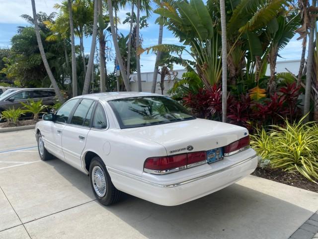1995 White /Tan Ford Crown Victoria LOW MILES 43,331 (2FALP73W4SX) with an 4.6L 8-Cyl Engine engine, Automatic transmission, located at 4701 North Dixie Hwy, Pompano Beach, FL, 33064, (954) 422-2889, 26.240938, -80.123474 - OUR WEBPAGE FLORIDACARS1.COM HAS OVER 100 PHOTOS AND FREE CARFAX LINK 1995 Ford Crown Victoria Sedan 4 DR 4.6L V8 F SOHC 16V Gasoline Rear Wheel Drive Features Air Conditioning AM/FM Stereo Automatic Transmission Cassette Player Cloth Seats Cruise Control Power Locks Power Seat(s) Power Windows Rear- Photo#32
