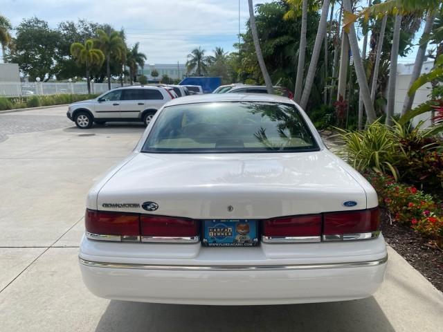 1995 White /Tan Ford Crown Victoria LOW MILES 43,331 (2FALP73W4SX) with an 4.6L 8-Cyl Engine engine, Automatic transmission, located at 4701 North Dixie Hwy, Pompano Beach, FL, 33064, (954) 422-2889, 26.240938, -80.123474 - OUR WEBPAGE FLORIDACARS1.COM HAS OVER 100 PHOTOS AND FREE CARFAX LINK 1995 Ford Crown Victoria Sedan 4 DR 4.6L V8 F SOHC 16V Gasoline Rear Wheel Drive Features Air Conditioning AM/FM Stereo Automatic Transmission Cassette Player Cloth Seats Cruise Control Power Locks Power Seat(s) Power Windows Rear- Photo#35