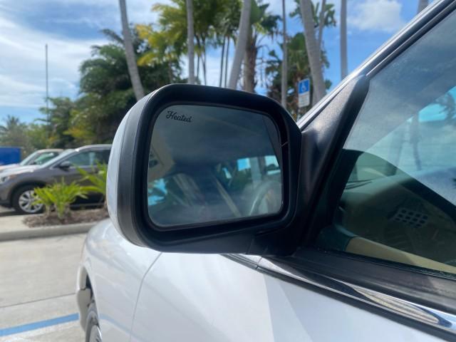 1995 White /Tan Ford Crown Victoria LOW MILES 43,331 (2FALP73W4SX) with an 4.6L 8-Cyl Engine engine, Automatic transmission, located at 4701 North Dixie Hwy, Pompano Beach, FL, 33064, (954) 422-2889, 26.240938, -80.123474 - OUR WEBPAGE FLORIDACARS1.COM HAS OVER 100 PHOTOS AND FREE CARFAX LINK 1995 Ford Crown Victoria Sedan 4 DR 4.6L V8 F SOHC 16V Gasoline Rear Wheel Drive Features Air Conditioning AM/FM Stereo Automatic Transmission Cassette Player Cloth Seats Cruise Control Power Locks Power Seat(s) Power Windows Rear- Photo#39