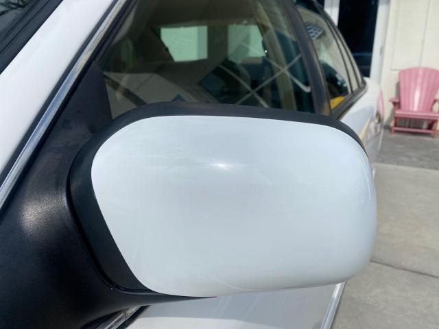 1995 White /Tan Ford Crown Victoria LOW MILES 43,331 (2FALP73W4SX) with an 4.6L 8-Cyl Engine engine, Automatic transmission, located at 4701 North Dixie Hwy, Pompano Beach, FL, 33064, (954) 422-2889, 26.240938, -80.123474 - OUR WEBPAGE FLORIDACARS1.COM HAS OVER 100 PHOTOS AND FREE CARFAX LINK 1995 Ford Crown Victoria Sedan 4 DR 4.6L V8 F SOHC 16V Gasoline Rear Wheel Drive Features Air Conditioning AM/FM Stereo Automatic Transmission Cassette Player Cloth Seats Cruise Control Power Locks Power Seat(s) Power Windows Rear- Photo#40