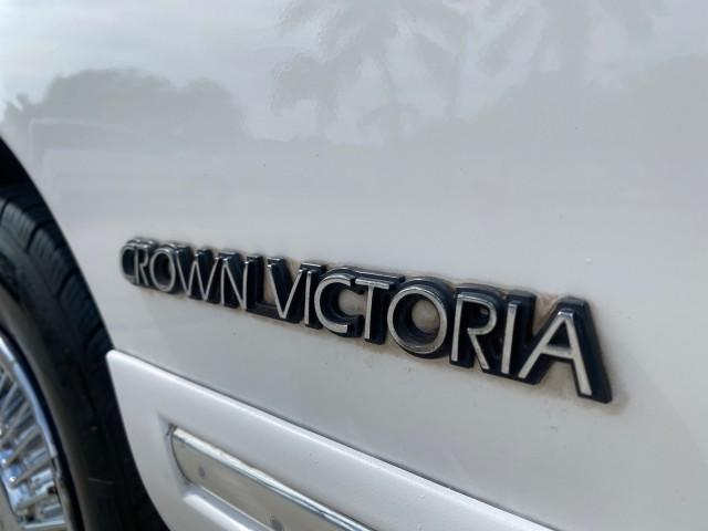 1995 White /Tan Ford Crown Victoria LOW MILES 43,331 (2FALP73W4SX) with an 4.6L 8-Cyl Engine engine, Automatic transmission, located at 4701 North Dixie Hwy, Pompano Beach, FL, 33064, (954) 422-2889, 26.240938, -80.123474 - OUR WEBPAGE FLORIDACARS1.COM HAS OVER 100 PHOTOS AND FREE CARFAX LINK 1995 Ford Crown Victoria Sedan 4 DR 4.6L V8 F SOHC 16V Gasoline Rear Wheel Drive Features Air Conditioning AM/FM Stereo Automatic Transmission Cassette Player Cloth Seats Cruise Control Power Locks Power Seat(s) Power Windows Rear- Photo#41