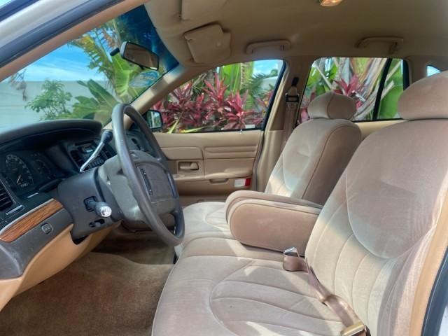 1995 White /Tan Ford Crown Victoria LOW MILES 43,331 (2FALP73W4SX) with an 4.6L 8-Cyl Engine engine, Automatic transmission, located at 4701 North Dixie Hwy, Pompano Beach, FL, 33064, (954) 422-2889, 26.240938, -80.123474 - OUR WEBPAGE FLORIDACARS1.COM HAS OVER 100 PHOTOS AND FREE CARFAX LINK 1995 Ford Crown Victoria Sedan 4 DR 4.6L V8 F SOHC 16V Gasoline Rear Wheel Drive Features Air Conditioning AM/FM Stereo Automatic Transmission Cassette Player Cloth Seats Cruise Control Power Locks Power Seat(s) Power Windows Rear- Photo#44