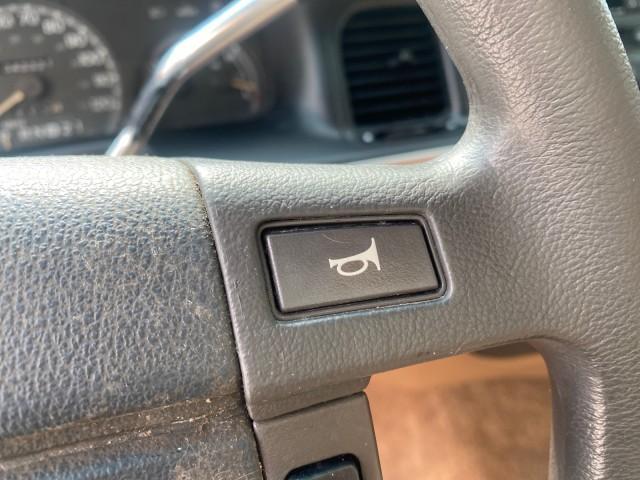 1995 White /Tan Ford Crown Victoria LOW MILES 43,331 (2FALP73W4SX) with an 4.6L 8-Cyl Engine engine, Automatic transmission, located at 4701 North Dixie Hwy, Pompano Beach, FL, 33064, (954) 422-2889, 26.240938, -80.123474 - OUR WEBPAGE FLORIDACARS1.COM HAS OVER 100 PHOTOS AND FREE CARFAX LINK 1995 Ford Crown Victoria Sedan 4 DR 4.6L V8 F SOHC 16V Gasoline Rear Wheel Drive Features Air Conditioning AM/FM Stereo Automatic Transmission Cassette Player Cloth Seats Cruise Control Power Locks Power Seat(s) Power Windows Rear- Photo#53