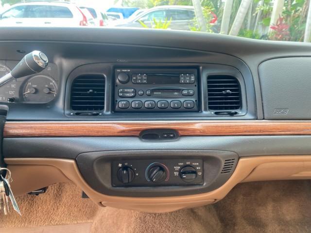 1995 White /Tan Ford Crown Victoria LOW MILES 43,331 (2FALP73W4SX) with an 4.6L 8-Cyl Engine engine, Automatic transmission, located at 4701 North Dixie Hwy, Pompano Beach, FL, 33064, (954) 422-2889, 26.240938, -80.123474 - OUR WEBPAGE FLORIDACARS1.COM HAS OVER 100 PHOTOS AND FREE CARFAX LINK 1995 Ford Crown Victoria Sedan 4 DR 4.6L V8 F SOHC 16V Gasoline Rear Wheel Drive Features Air Conditioning AM/FM Stereo Automatic Transmission Cassette Player Cloth Seats Cruise Control Power Locks Power Seat(s) Power Windows Rear- Photo#58