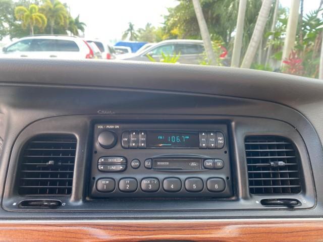 1995 White /Tan Ford Crown Victoria LOW MILES 43,331 (2FALP73W4SX) with an 4.6L 8-Cyl Engine engine, Automatic transmission, located at 4701 North Dixie Hwy, Pompano Beach, FL, 33064, (954) 422-2889, 26.240938, -80.123474 - OUR WEBPAGE FLORIDACARS1.COM HAS OVER 100 PHOTOS AND FREE CARFAX LINK 1995 Ford Crown Victoria Sedan 4 DR 4.6L V8 F SOHC 16V Gasoline Rear Wheel Drive Features Air Conditioning AM/FM Stereo Automatic Transmission Cassette Player Cloth Seats Cruise Control Power Locks Power Seat(s) Power Windows Rear- Photo#59