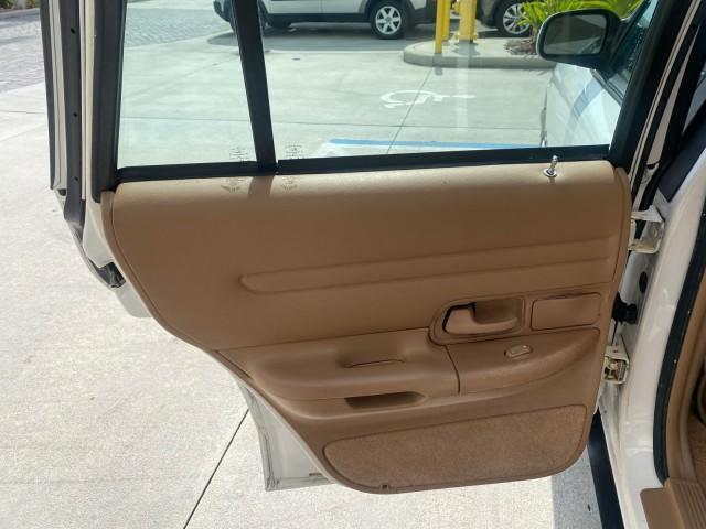 1995 White /Tan Ford Crown Victoria LOW MILES 43,331 (2FALP73W4SX) with an 4.6L 8-Cyl Engine engine, Automatic transmission, located at 4701 North Dixie Hwy, Pompano Beach, FL, 33064, (954) 422-2889, 26.240938, -80.123474 - OUR WEBPAGE FLORIDACARS1.COM HAS OVER 100 PHOTOS AND FREE CARFAX LINK 1995 Ford Crown Victoria Sedan 4 DR 4.6L V8 F SOHC 16V Gasoline Rear Wheel Drive Features Air Conditioning AM/FM Stereo Automatic Transmission Cassette Player Cloth Seats Cruise Control Power Locks Power Seat(s) Power Windows Rear- Photo#71
