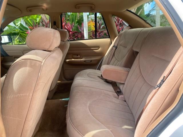 1995 White /Tan Ford Crown Victoria LOW MILES 43,331 (2FALP73W4SX) with an 4.6L 8-Cyl Engine engine, Automatic transmission, located at 4701 North Dixie Hwy, Pompano Beach, FL, 33064, (954) 422-2889, 26.240938, -80.123474 - OUR WEBPAGE FLORIDACARS1.COM HAS OVER 100 PHOTOS AND FREE CARFAX LINK 1995 Ford Crown Victoria Sedan 4 DR 4.6L V8 F SOHC 16V Gasoline Rear Wheel Drive Features Air Conditioning AM/FM Stereo Automatic Transmission Cassette Player Cloth Seats Cruise Control Power Locks Power Seat(s) Power Windows Rear- Photo#72