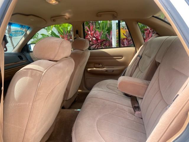 1995 White /Tan Ford Crown Victoria LOW MILES 43,331 (2FALP73W4SX) with an 4.6L 8-Cyl Engine engine, Automatic transmission, located at 4701 North Dixie Hwy, Pompano Beach, FL, 33064, (954) 422-2889, 26.240938, -80.123474 - OUR WEBPAGE FLORIDACARS1.COM HAS OVER 100 PHOTOS AND FREE CARFAX LINK 1995 Ford Crown Victoria Sedan 4 DR 4.6L V8 F SOHC 16V Gasoline Rear Wheel Drive Features Air Conditioning AM/FM Stereo Automatic Transmission Cassette Player Cloth Seats Cruise Control Power Locks Power Seat(s) Power Windows Rear- Photo#74