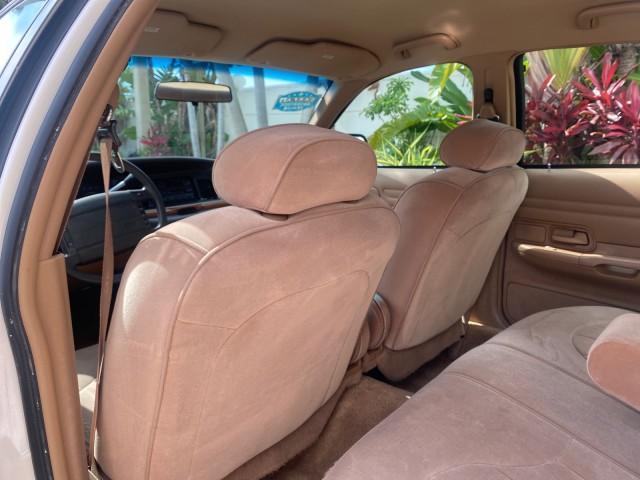 1995 White /Tan Ford Crown Victoria LOW MILES 43,331 (2FALP73W4SX) with an 4.6L 8-Cyl Engine engine, Automatic transmission, located at 4701 North Dixie Hwy, Pompano Beach, FL, 33064, (954) 422-2889, 26.240938, -80.123474 - OUR WEBPAGE FLORIDACARS1.COM HAS OVER 100 PHOTOS AND FREE CARFAX LINK 1995 Ford Crown Victoria Sedan 4 DR 4.6L V8 F SOHC 16V Gasoline Rear Wheel Drive Features Air Conditioning AM/FM Stereo Automatic Transmission Cassette Player Cloth Seats Cruise Control Power Locks Power Seat(s) Power Windows Rear- Photo#77