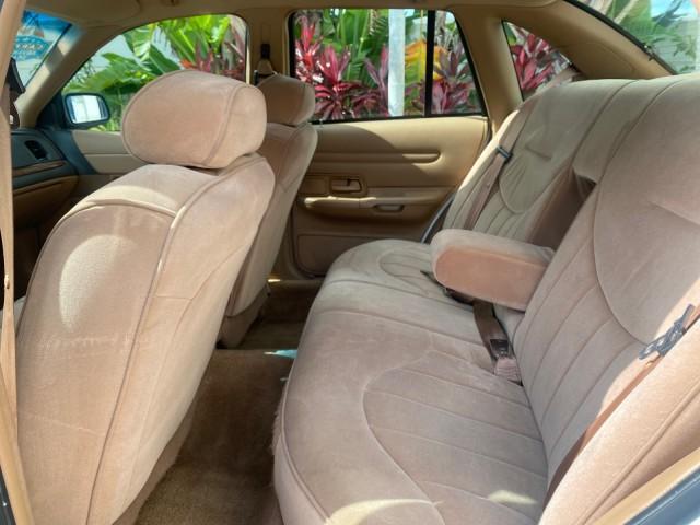 1995 White /Tan Ford Crown Victoria LOW MILES 43,331 (2FALP73W4SX) with an 4.6L 8-Cyl Engine engine, Automatic transmission, located at 4701 North Dixie Hwy, Pompano Beach, FL, 33064, (954) 422-2889, 26.240938, -80.123474 - OUR WEBPAGE FLORIDACARS1.COM HAS OVER 100 PHOTOS AND FREE CARFAX LINK 1995 Ford Crown Victoria Sedan 4 DR 4.6L V8 F SOHC 16V Gasoline Rear Wheel Drive Features Air Conditioning AM/FM Stereo Automatic Transmission Cassette Player Cloth Seats Cruise Control Power Locks Power Seat(s) Power Windows Rear- Photo#79