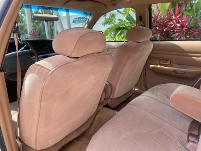 1995 White /Tan Ford Crown Victoria LOW MILES 43,331 (2FALP73W4SX) with an 4.6L 8-Cyl Engine engine, Automatic transmission, located at 4701 North Dixie Hwy, Pompano Beach, FL, 33064, (954) 422-2889, 26.240938, -80.123474 - OUR WEBPAGE FLORIDACARS1.COM HAS OVER 100 PHOTOS AND FREE CARFAX LINK 1995 Ford Crown Victoria Sedan 4 DR 4.6L V8 F SOHC 16V Gasoline Rear Wheel Drive Features Air Conditioning AM/FM Stereo Automatic Transmission Cassette Player Cloth Seats Cruise Control Power Locks Power Seat(s) Power Windows Rear- Photo#81
