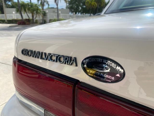 1995 White /Tan Ford Crown Victoria LOW MILES 43,331 (2FALP73W4SX) with an 4.6L 8-Cyl Engine engine, Automatic transmission, located at 4701 North Dixie Hwy, Pompano Beach, FL, 33064, (954) 422-2889, 26.240938, -80.123474 - OUR WEBPAGE FLORIDACARS1.COM HAS OVER 100 PHOTOS AND FREE CARFAX LINK 1995 Ford Crown Victoria Sedan 4 DR 4.6L V8 F SOHC 16V Gasoline Rear Wheel Drive Features Air Conditioning AM/FM Stereo Automatic Transmission Cassette Player Cloth Seats Cruise Control Power Locks Power Seat(s) Power Windows Rear- Photo#92