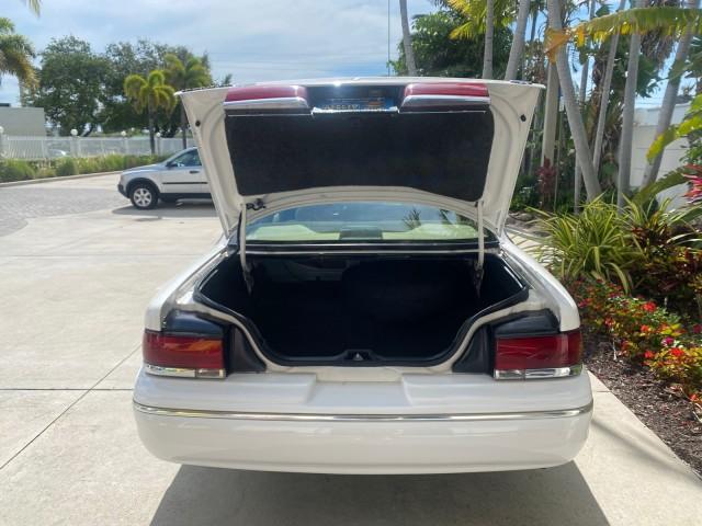 1995 White /Tan Ford Crown Victoria LOW MILES 43,331 (2FALP73W4SX) with an 4.6L 8-Cyl Engine engine, Automatic transmission, located at 4701 North Dixie Hwy, Pompano Beach, FL, 33064, (954) 422-2889, 26.240938, -80.123474 - OUR WEBPAGE FLORIDACARS1.COM HAS OVER 100 PHOTOS AND FREE CARFAX LINK 1995 Ford Crown Victoria Sedan 4 DR 4.6L V8 F SOHC 16V Gasoline Rear Wheel Drive Features Air Conditioning AM/FM Stereo Automatic Transmission Cassette Player Cloth Seats Cruise Control Power Locks Power Seat(s) Power Windows Rear- Photo#96