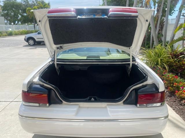 1995 White /Tan Ford Crown Victoria LOW MILES 43,331 (2FALP73W4SX) with an 4.6L 8-Cyl Engine engine, Automatic transmission, located at 4701 North Dixie Hwy, Pompano Beach, FL, 33064, (954) 422-2889, 26.240938, -80.123474 - OUR WEBPAGE FLORIDACARS1.COM HAS OVER 100 PHOTOS AND FREE CARFAX LINK 1995 Ford Crown Victoria Sedan 4 DR 4.6L V8 F SOHC 16V Gasoline Rear Wheel Drive Features Air Conditioning AM/FM Stereo Automatic Transmission Cassette Player Cloth Seats Cruise Control Power Locks Power Seat(s) Power Windows Rear- Photo#97