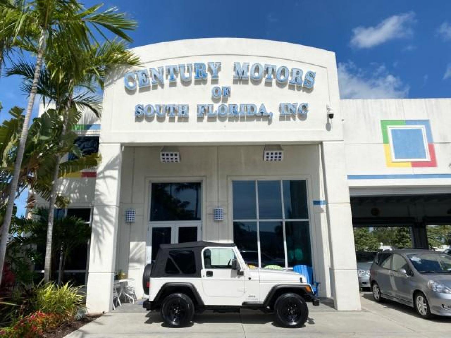 2005 Stone White /Dark Slate Gray Jeep Wrangler SE 4WD LOW MILES 29,371 1 OWNER (1J4FA29105P) with an 2.4L SMPI DOHC 16v 4-Cyl Engine engine, Manual transmission, located at 4701 North Dixie Hwy, Pompano Beach, FL, 33064, (954) 422-2889, 26.240938, -80.123474 - OUR WEBPAGE FLORIDACARS1.COM HAS OVER 100 PHOTOS AND FREE CARFAX LINK 2005 Jeep Wrangler SE 4WD 1 OWNER FACTORY ICE COLD AC 6 SPEED MANUAL Utility 2.4L I4 F Gasoline 21 MPG Rear Wheel Drive w/ 4X4 Features 4WD/AWD Air Conditioning Alloy Wheels AM/FM Stereo CD Audio Cloth Seats Manual Transmission So- Photo#0