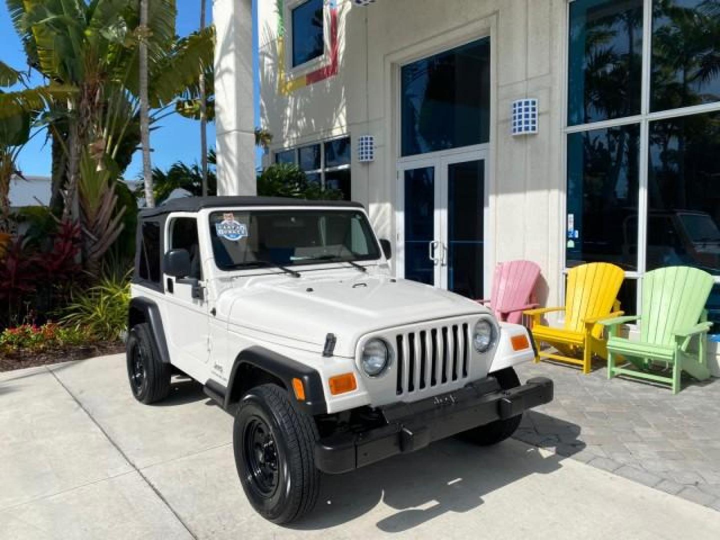 2005 Stone White /Dark Slate Gray Jeep Wrangler SE 4WD LOW MILES 29,371 1 OWNER (1J4FA29105P) with an 2.4L SMPI DOHC 16v 4-Cyl Engine engine, Manual transmission, located at 4701 North Dixie Hwy, Pompano Beach, FL, 33064, (954) 422-2889, 26.240938, -80.123474 - OUR WEBPAGE FLORIDACARS1.COM HAS OVER 100 PHOTOS AND FREE CARFAX LINK 2005 Jeep Wrangler SE 4WD 1 OWNER FACTORY ICE COLD AC 6 SPEED MANUAL Utility 2.4L I4 F Gasoline 21 MPG Rear Wheel Drive w/ 4X4 Features 4WD/AWD Air Conditioning Alloy Wheels AM/FM Stereo CD Audio Cloth Seats Manual Transmission So- Photo#1