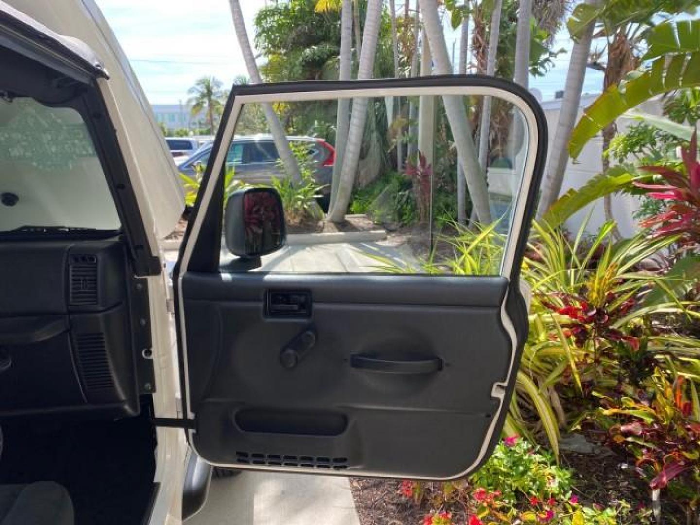 2005 Stone White /Dark Slate Gray Jeep Wrangler SE 4WD LOW MILES 29,371 1 OWNER (1J4FA29105P) with an 2.4L SMPI DOHC 16v 4-Cyl Engine engine, Manual transmission, located at 4701 North Dixie Hwy, Pompano Beach, FL, 33064, (954) 422-2889, 26.240938, -80.123474 - OUR WEBPAGE FLORIDACARS1.COM HAS OVER 100 PHOTOS AND FREE CARFAX LINK 2005 Jeep Wrangler SE 4WD 1 OWNER FACTORY ICE COLD AC 6 SPEED MANUAL Utility 2.4L I4 F Gasoline 21 MPG Rear Wheel Drive w/ 4X4 Features 4WD/AWD Air Conditioning Alloy Wheels AM/FM Stereo CD Audio Cloth Seats Manual Transmission So- Photo#11
