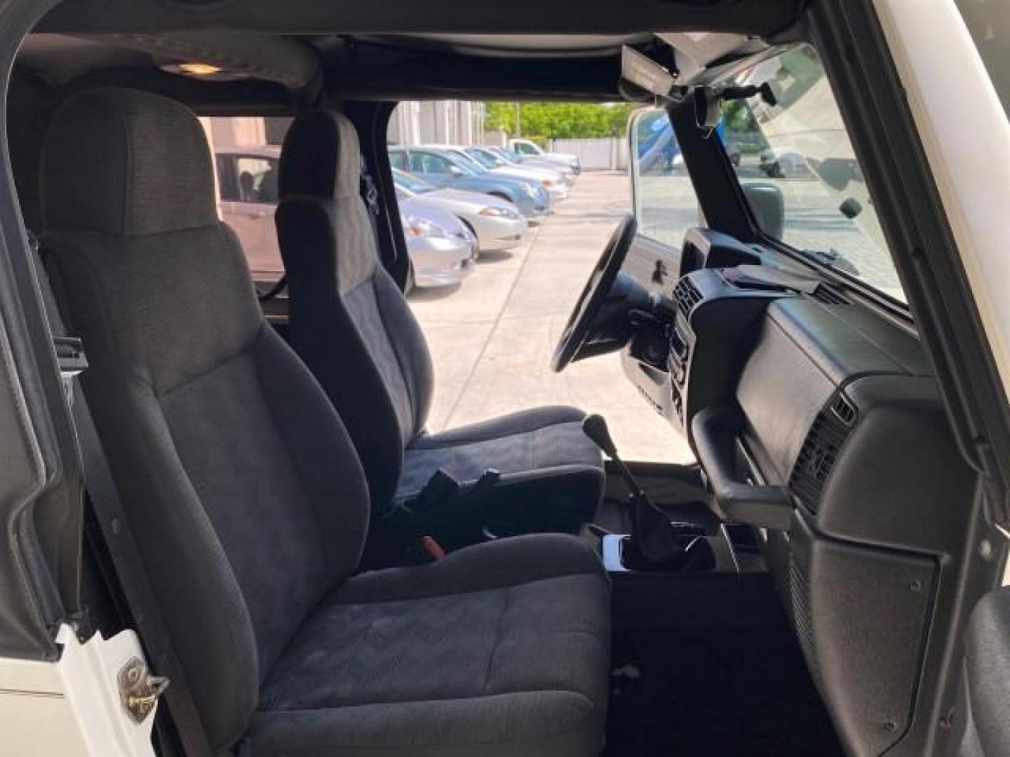 2005 Stone White /Dark Slate Gray Jeep Wrangler SE 4WD LOW MILES 29,371 1 OWNER (1J4FA29105P) with an 2.4L SMPI DOHC 16v 4-Cyl Engine engine, Manual transmission, located at 4701 North Dixie Hwy, Pompano Beach, FL, 33064, (954) 422-2889, 26.240938, -80.123474 - OUR WEBPAGE FLORIDACARS1.COM HAS OVER 100 PHOTOS AND FREE CARFAX LINK 2005 Jeep Wrangler SE 4WD 1 OWNER FACTORY ICE COLD AC 6 SPEED MANUAL Utility 2.4L I4 F Gasoline 21 MPG Rear Wheel Drive w/ 4X4 Features 4WD/AWD Air Conditioning Alloy Wheels AM/FM Stereo CD Audio Cloth Seats Manual Transmission So- Photo#12