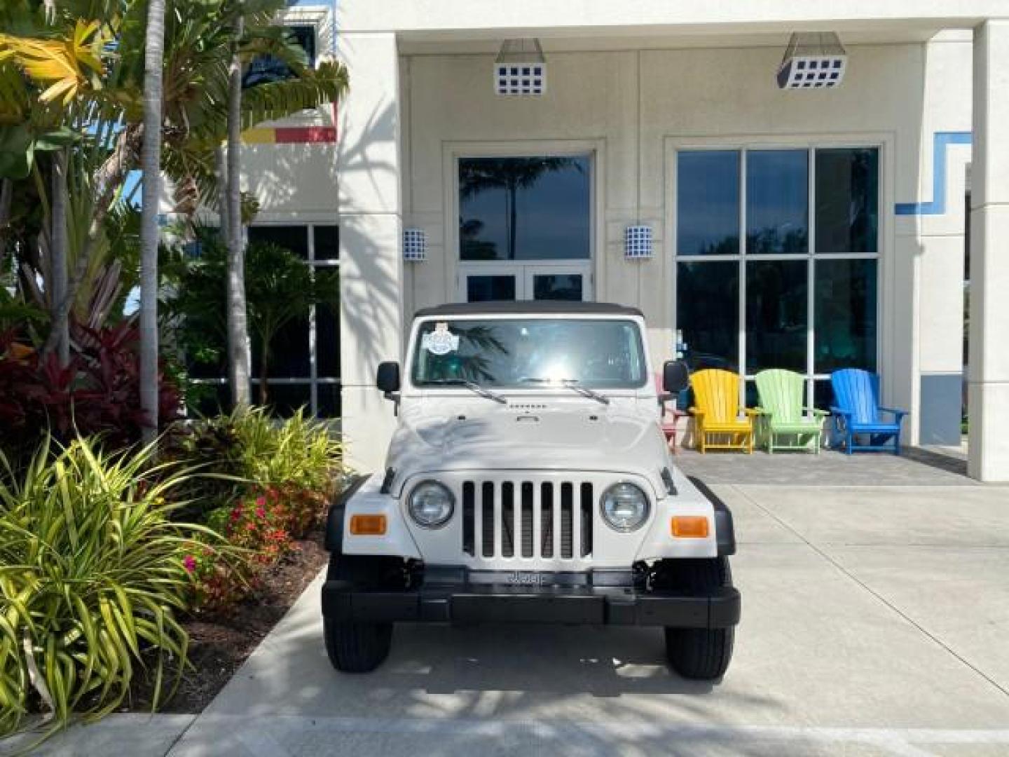 2005 Stone White /Dark Slate Gray Jeep Wrangler SE 4WD LOW MILES 29,371 1 OWNER (1J4FA29105P) with an 2.4L SMPI DOHC 16v 4-Cyl Engine engine, Manual transmission, located at 4701 North Dixie Hwy, Pompano Beach, FL, 33064, (954) 422-2889, 26.240938, -80.123474 - OUR WEBPAGE FLORIDACARS1.COM HAS OVER 100 PHOTOS AND FREE CARFAX LINK 2005 Jeep Wrangler SE 4WD 1 OWNER FACTORY ICE COLD AC 6 SPEED MANUAL Utility 2.4L I4 F Gasoline 21 MPG Rear Wheel Drive w/ 4X4 Features 4WD/AWD Air Conditioning Alloy Wheels AM/FM Stereo CD Audio Cloth Seats Manual Transmission So- Photo#26