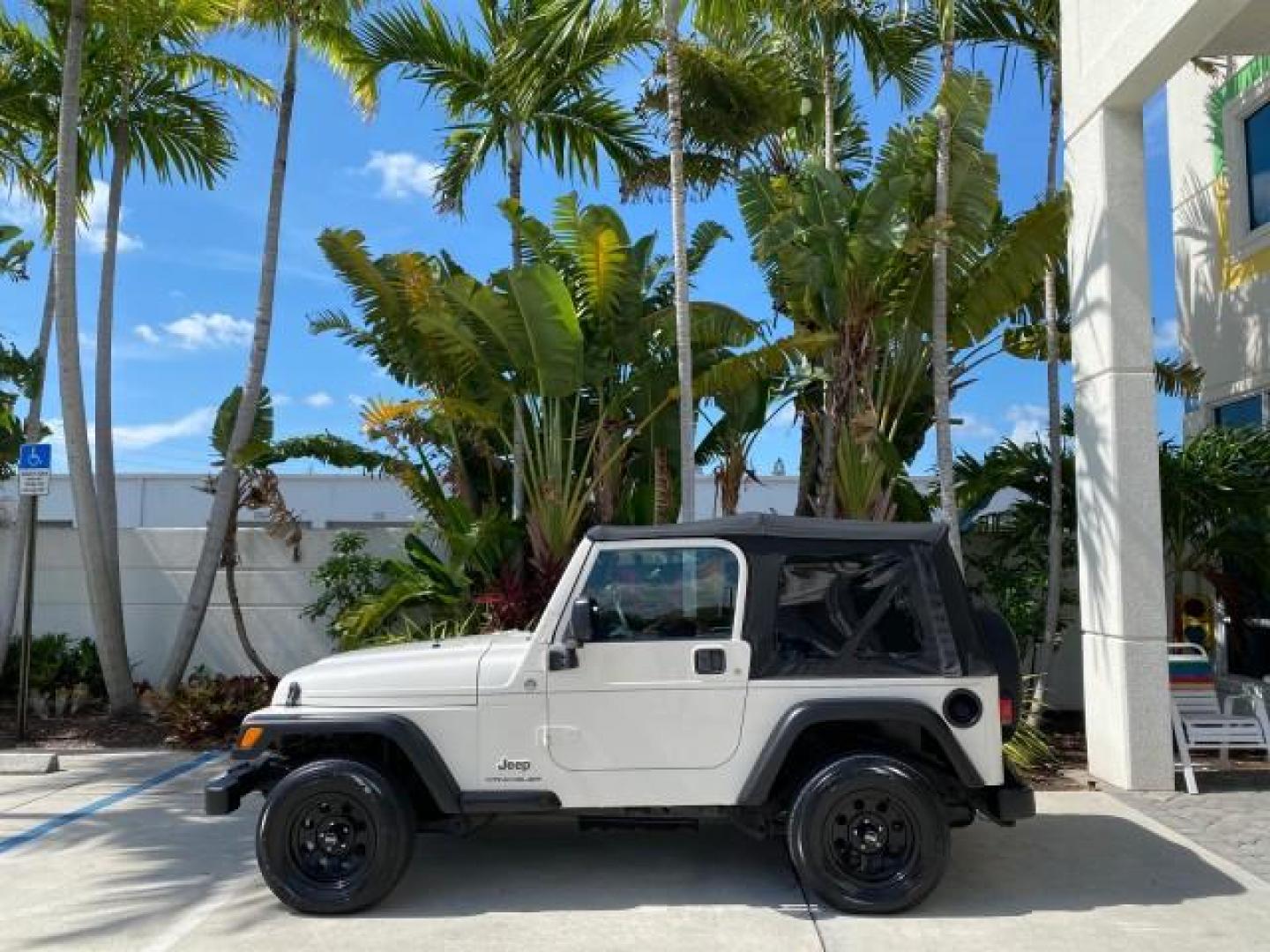 2005 Stone White /Dark Slate Gray Jeep Wrangler SE 4WD LOW MILES 29,371 1 OWNER (1J4FA29105P) with an 2.4L SMPI DOHC 16v 4-Cyl Engine engine, Manual transmission, located at 4701 North Dixie Hwy, Pompano Beach, FL, 33064, (954) 422-2889, 26.240938, -80.123474 - OUR WEBPAGE FLORIDACARS1.COM HAS OVER 100 PHOTOS AND FREE CARFAX LINK 2005 Jeep Wrangler SE 4WD 1 OWNER FACTORY ICE COLD AC 6 SPEED MANUAL Utility 2.4L I4 F Gasoline 21 MPG Rear Wheel Drive w/ 4X4 Features 4WD/AWD Air Conditioning Alloy Wheels AM/FM Stereo CD Audio Cloth Seats Manual Transmission So- Photo#30
