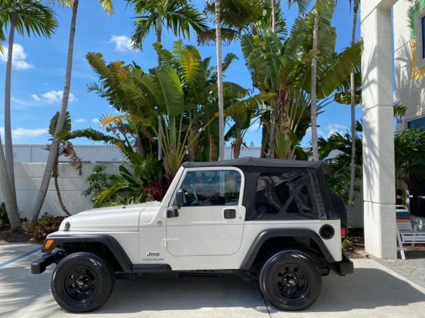 2005 Stone White /Dark Slate Gray Jeep Wrangler SE 4WD LOW MILES 29,371 1 OWNER (1J4FA29105P) with an 2.4L SMPI DOHC 16v 4-Cyl Engine engine, Manual transmission, located at 4701 North Dixie Hwy, Pompano Beach, FL, 33064, (954) 422-2889, 26.240938, -80.123474 - OUR WEBPAGE FLORIDACARS1.COM HAS OVER 100 PHOTOS AND FREE CARFAX LINK 2005 Jeep Wrangler SE 4WD 1 OWNER FACTORY ICE COLD AC 6 SPEED MANUAL Utility 2.4L I4 F Gasoline 21 MPG Rear Wheel Drive w/ 4X4 Features 4WD/AWD Air Conditioning Alloy Wheels AM/FM Stereo CD Audio Cloth Seats Manual Transmission So- Photo#31