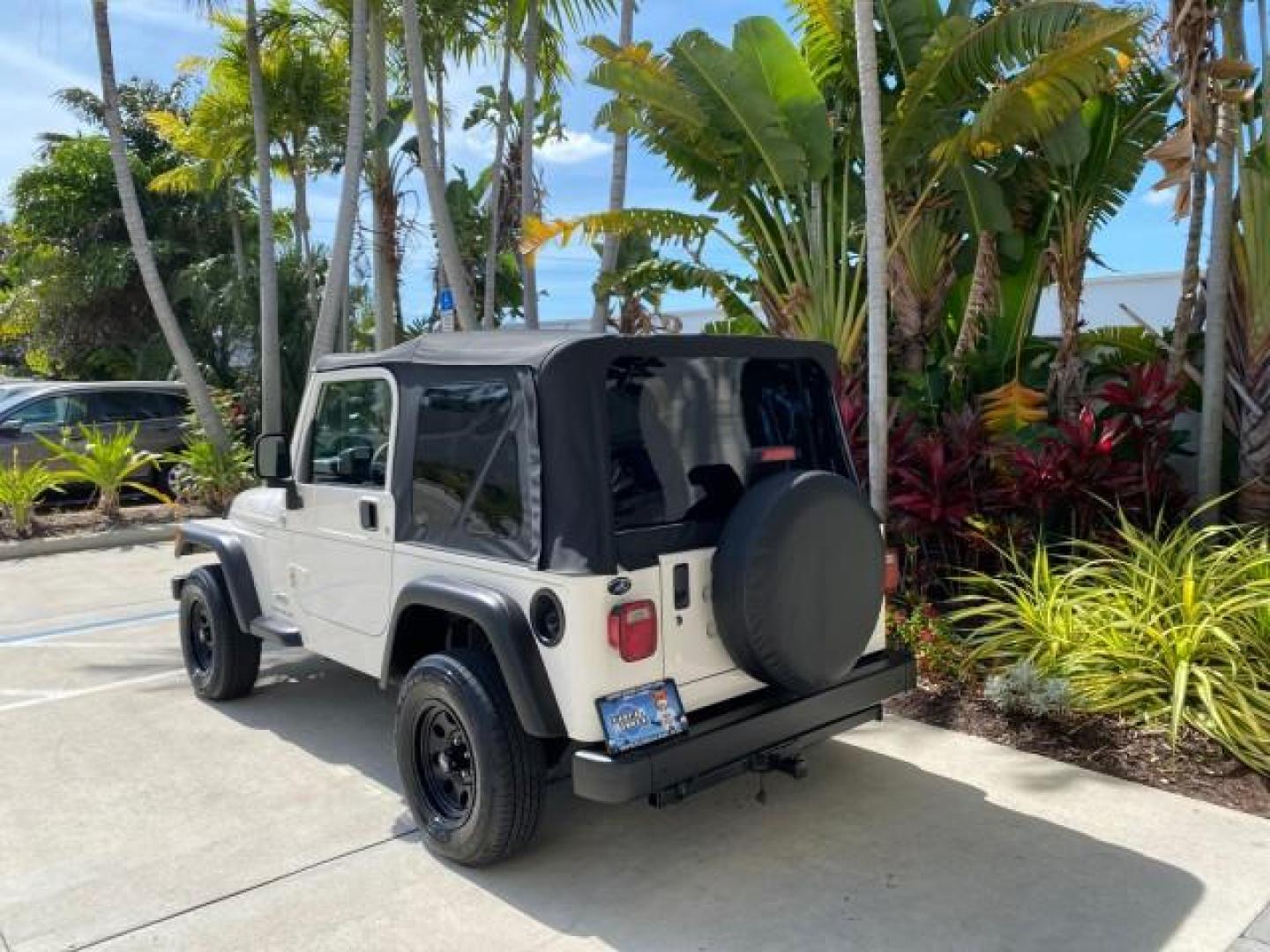 2005 Stone White /Dark Slate Gray Jeep Wrangler SE 4WD LOW MILES 29,371 1 OWNER (1J4FA29105P) with an 2.4L SMPI DOHC 16v 4-Cyl Engine engine, Manual transmission, located at 4701 North Dixie Hwy, Pompano Beach, FL, 33064, (954) 422-2889, 26.240938, -80.123474 - OUR WEBPAGE FLORIDACARS1.COM HAS OVER 100 PHOTOS AND FREE CARFAX LINK 2005 Jeep Wrangler SE 4WD 1 OWNER FACTORY ICE COLD AC 6 SPEED MANUAL Utility 2.4L I4 F Gasoline 21 MPG Rear Wheel Drive w/ 4X4 Features 4WD/AWD Air Conditioning Alloy Wheels AM/FM Stereo CD Audio Cloth Seats Manual Transmission So- Photo#32