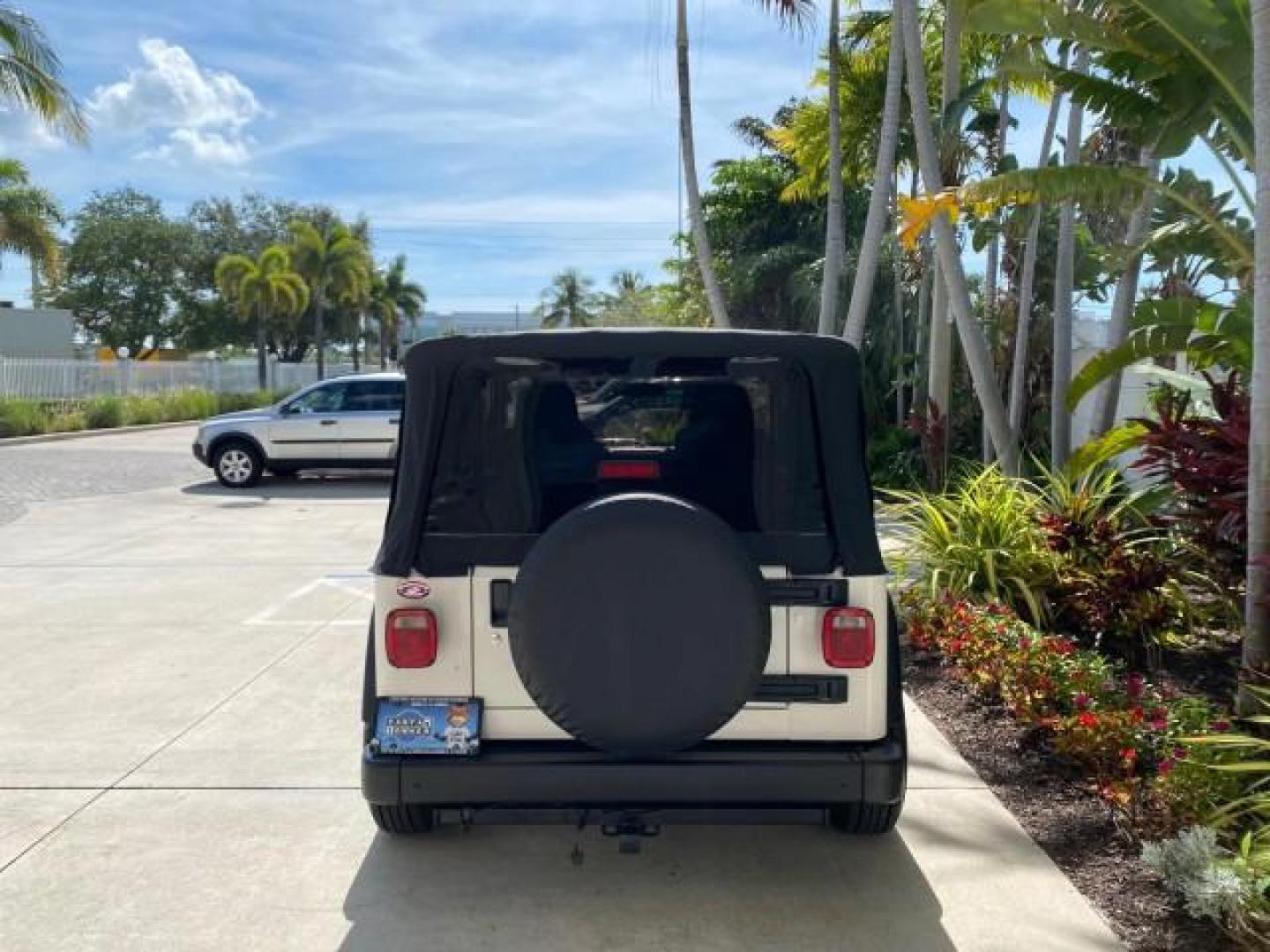 2005 Stone White /Dark Slate Gray Jeep Wrangler SE 4WD LOW MILES 29,371 1 OWNER (1J4FA29105P) with an 2.4L SMPI DOHC 16v 4-Cyl Engine engine, Manual transmission, located at 4701 North Dixie Hwy, Pompano Beach, FL, 33064, (954) 422-2889, 26.240938, -80.123474 - OUR WEBPAGE FLORIDACARS1.COM HAS OVER 100 PHOTOS AND FREE CARFAX LINK 2005 Jeep Wrangler SE 4WD 1 OWNER FACTORY ICE COLD AC 6 SPEED MANUAL Utility 2.4L I4 F Gasoline 21 MPG Rear Wheel Drive w/ 4X4 Features 4WD/AWD Air Conditioning Alloy Wheels AM/FM Stereo CD Audio Cloth Seats Manual Transmission So- Photo#34