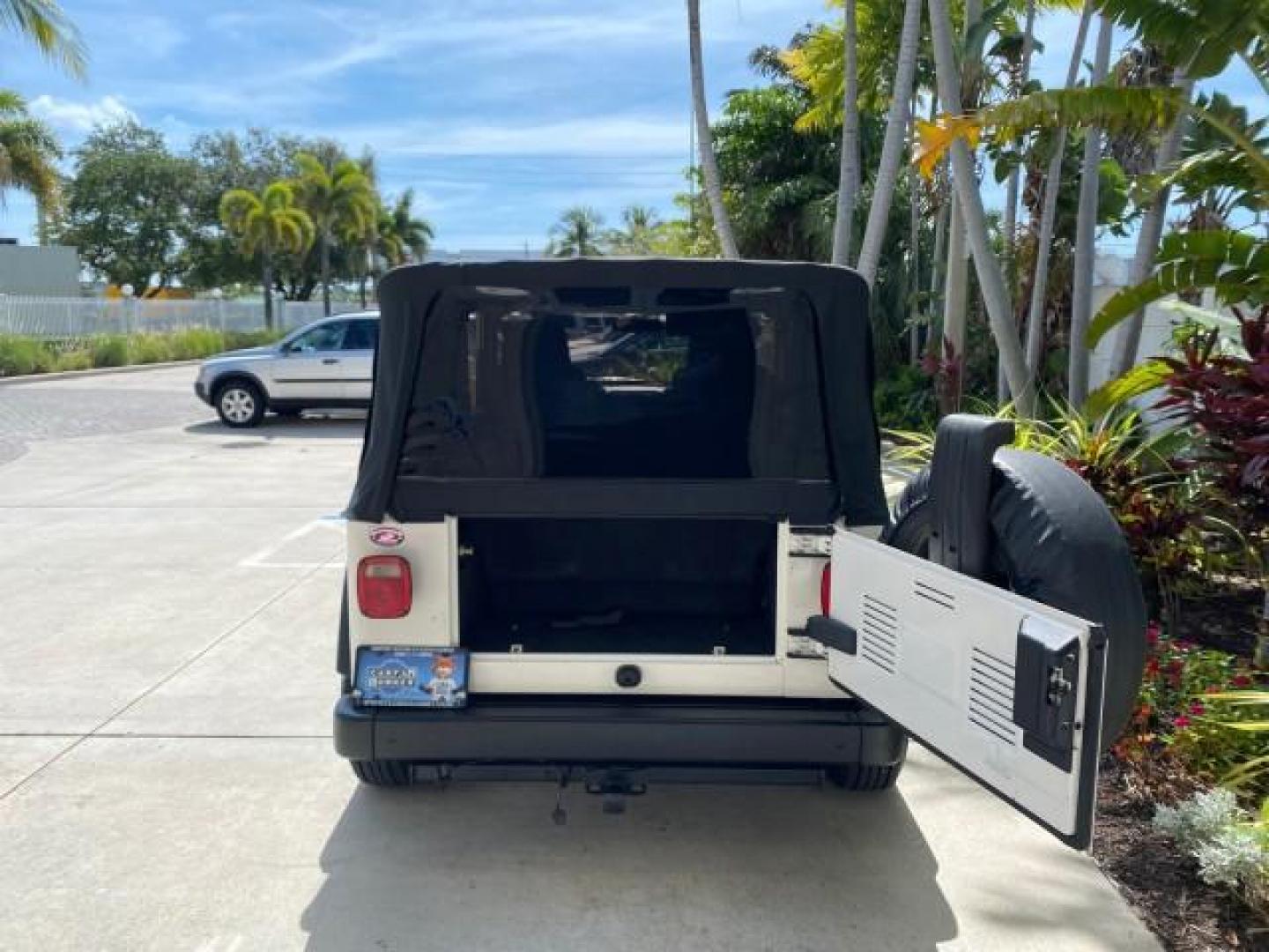 2005 Stone White /Dark Slate Gray Jeep Wrangler SE 4WD LOW MILES 29,371 1 OWNER (1J4FA29105P) with an 2.4L SMPI DOHC 16v 4-Cyl Engine engine, Manual transmission, located at 4701 North Dixie Hwy, Pompano Beach, FL, 33064, (954) 422-2889, 26.240938, -80.123474 - OUR WEBPAGE FLORIDACARS1.COM HAS OVER 100 PHOTOS AND FREE CARFAX LINK 2005 Jeep Wrangler SE 4WD 1 OWNER FACTORY ICE COLD AC 6 SPEED MANUAL Utility 2.4L I4 F Gasoline 21 MPG Rear Wheel Drive w/ 4X4 Features 4WD/AWD Air Conditioning Alloy Wheels AM/FM Stereo CD Audio Cloth Seats Manual Transmission So- Photo#82