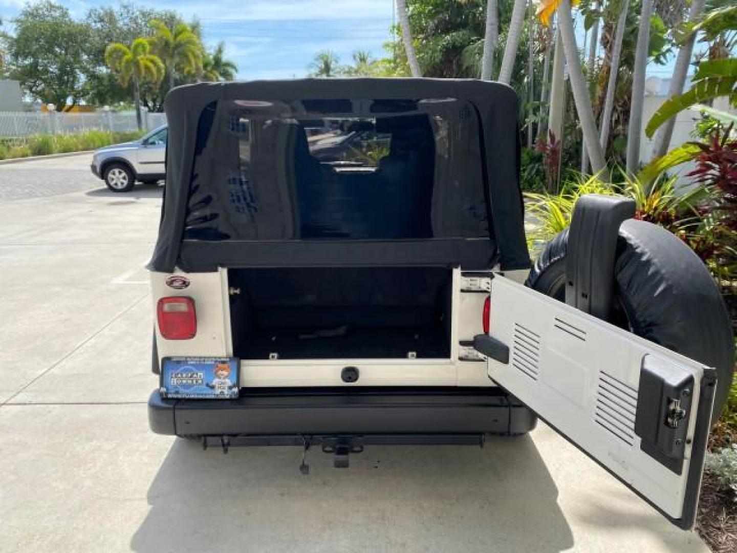 2005 Stone White /Dark Slate Gray Jeep Wrangler SE 4WD LOW MILES 29,371 1 OWNER (1J4FA29105P) with an 2.4L SMPI DOHC 16v 4-Cyl Engine engine, Manual transmission, located at 4701 North Dixie Hwy, Pompano Beach, FL, 33064, (954) 422-2889, 26.240938, -80.123474 - OUR WEBPAGE FLORIDACARS1.COM HAS OVER 100 PHOTOS AND FREE CARFAX LINK 2005 Jeep Wrangler SE 4WD 1 OWNER FACTORY ICE COLD AC 6 SPEED MANUAL Utility 2.4L I4 F Gasoline 21 MPG Rear Wheel Drive w/ 4X4 Features 4WD/AWD Air Conditioning Alloy Wheels AM/FM Stereo CD Audio Cloth Seats Manual Transmission So- Photo#83
