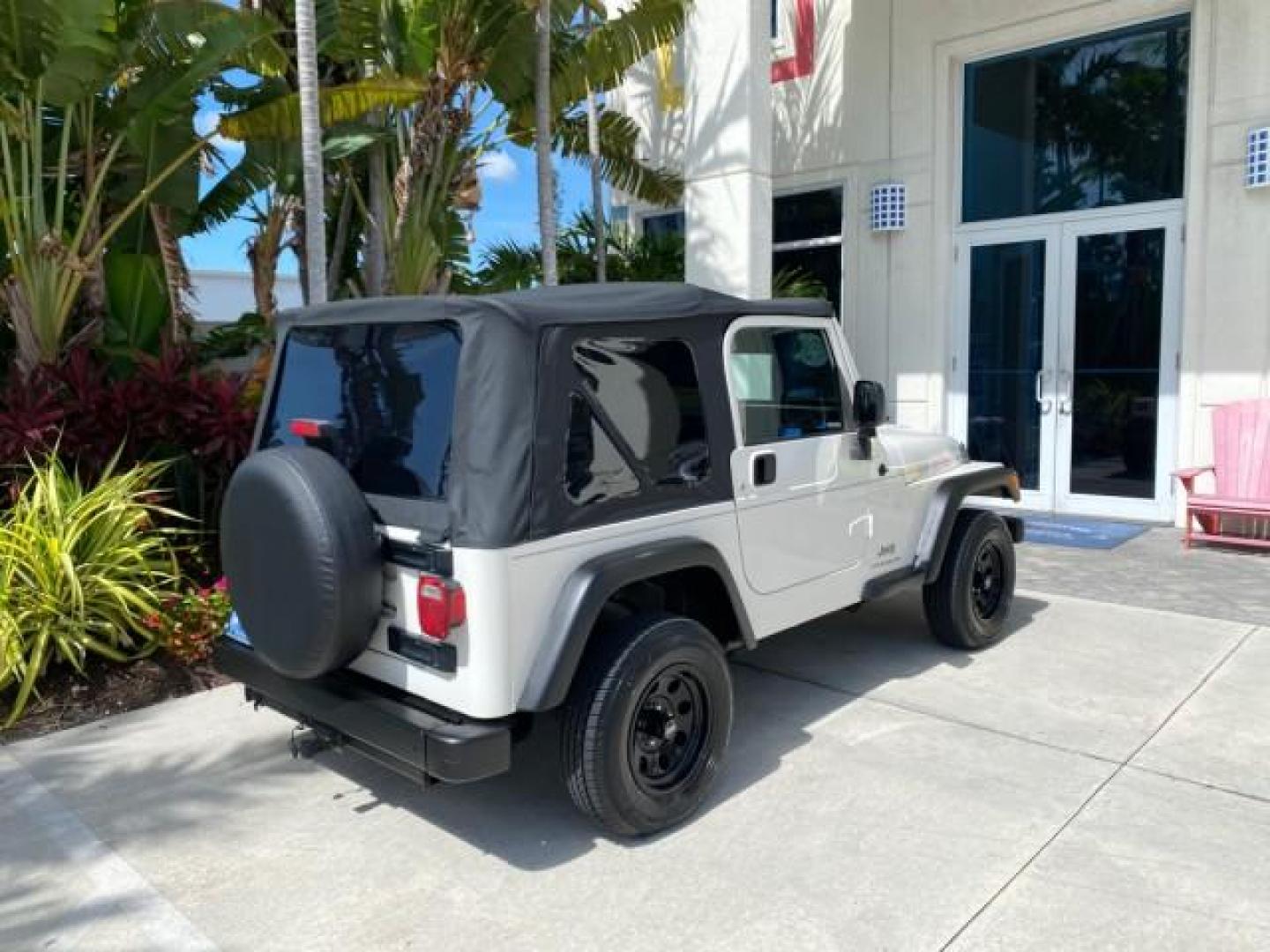 2005 Stone White /Dark Slate Gray Jeep Wrangler SE 4WD LOW MILES 29,371 1 OWNER (1J4FA29105P) with an 2.4L SMPI DOHC 16v 4-Cyl Engine engine, Manual transmission, located at 4701 North Dixie Hwy, Pompano Beach, FL, 33064, (954) 422-2889, 26.240938, -80.123474 - OUR WEBPAGE FLORIDACARS1.COM HAS OVER 100 PHOTOS AND FREE CARFAX LINK 2005 Jeep Wrangler SE 4WD 1 OWNER FACTORY ICE COLD AC 6 SPEED MANUAL Utility 2.4L I4 F Gasoline 21 MPG Rear Wheel Drive w/ 4X4 Features 4WD/AWD Air Conditioning Alloy Wheels AM/FM Stereo CD Audio Cloth Seats Manual Transmission So- Photo#87