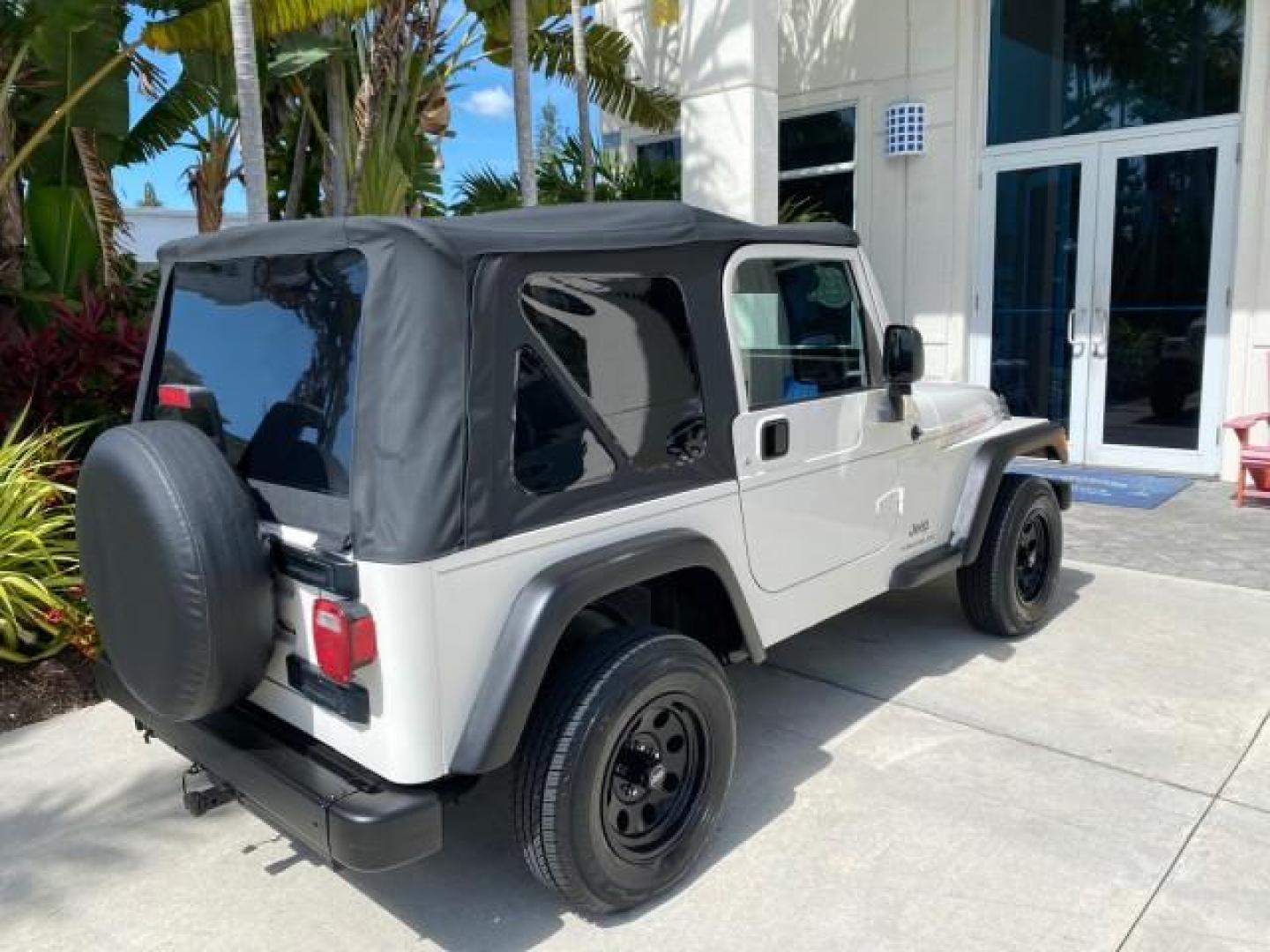 2005 Stone White /Dark Slate Gray Jeep Wrangler SE 4WD LOW MILES 29,371 1 OWNER (1J4FA29105P) with an 2.4L SMPI DOHC 16v 4-Cyl Engine engine, Manual transmission, located at 4701 North Dixie Hwy, Pompano Beach, FL, 33064, (954) 422-2889, 26.240938, -80.123474 - OUR WEBPAGE FLORIDACARS1.COM HAS OVER 100 PHOTOS AND FREE CARFAX LINK 2005 Jeep Wrangler SE 4WD 1 OWNER FACTORY ICE COLD AC 6 SPEED MANUAL Utility 2.4L I4 F Gasoline 21 MPG Rear Wheel Drive w/ 4X4 Features 4WD/AWD Air Conditioning Alloy Wheels AM/FM Stereo CD Audio Cloth Seats Manual Transmission So- Photo#88
