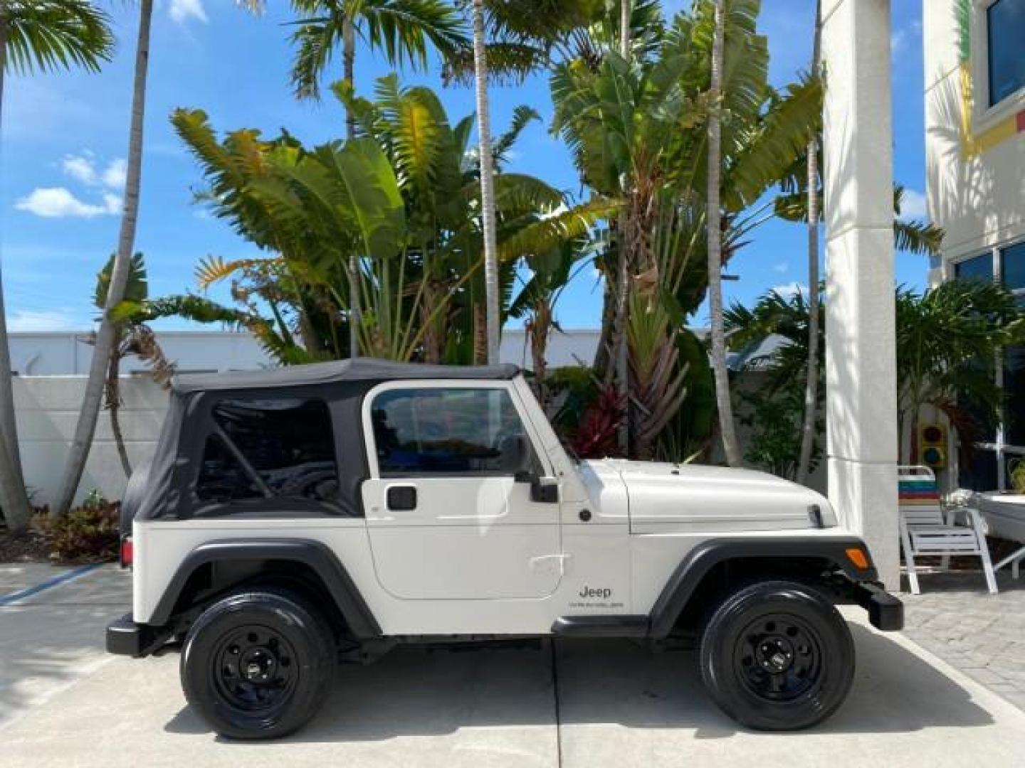 2005 Stone White /Dark Slate Gray Jeep Wrangler SE 4WD LOW MILES 29,371 1 OWNER (1J4FA29105P) with an 2.4L SMPI DOHC 16v 4-Cyl Engine engine, Manual transmission, located at 4701 North Dixie Hwy, Pompano Beach, FL, 33064, (954) 422-2889, 26.240938, -80.123474 - OUR WEBPAGE FLORIDACARS1.COM HAS OVER 100 PHOTOS AND FREE CARFAX LINK 2005 Jeep Wrangler SE 4WD 1 OWNER FACTORY ICE COLD AC 6 SPEED MANUAL Utility 2.4L I4 F Gasoline 21 MPG Rear Wheel Drive w/ 4X4 Features 4WD/AWD Air Conditioning Alloy Wheels AM/FM Stereo CD Audio Cloth Seats Manual Transmission So- Photo#90