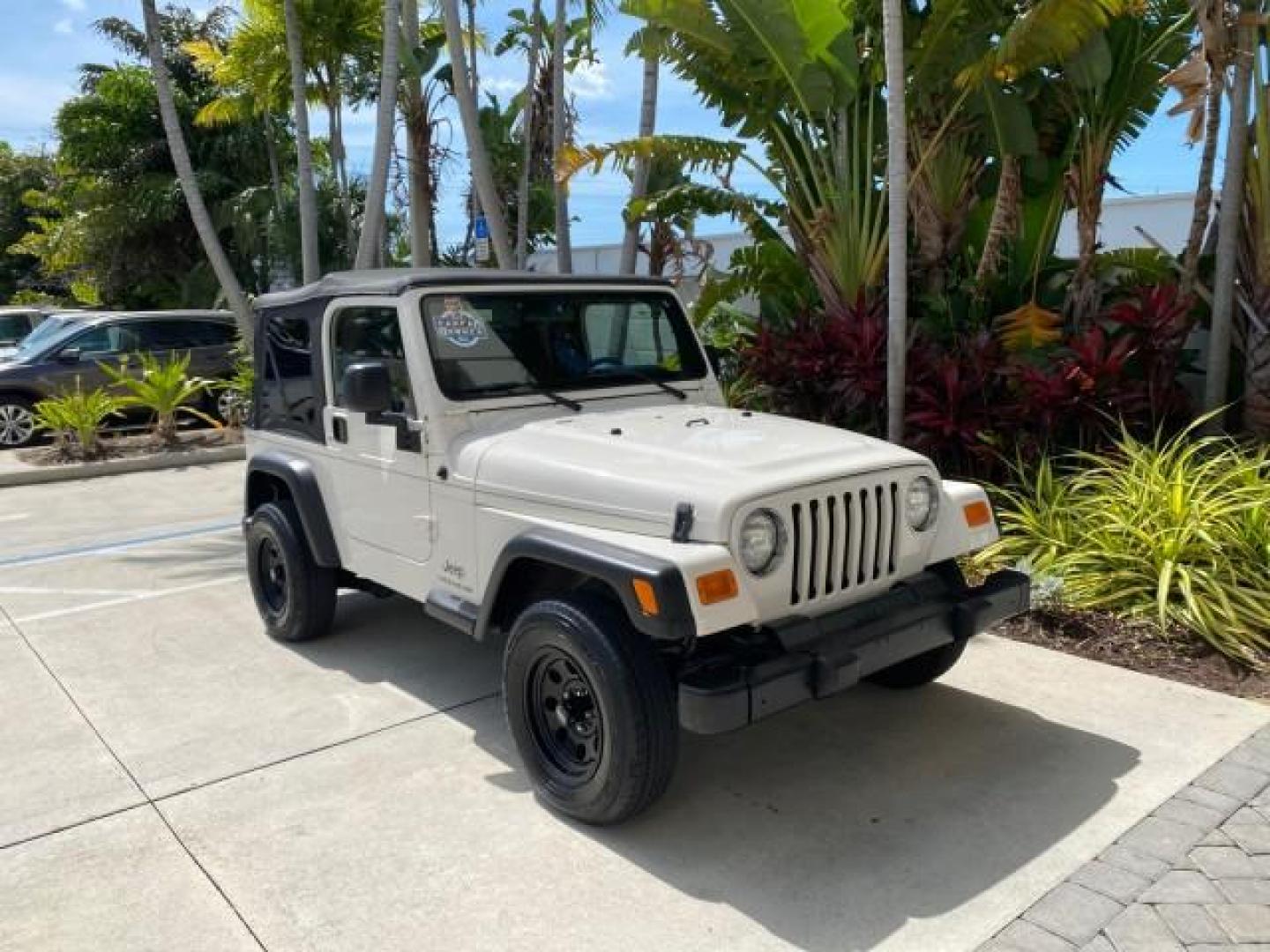 2005 Stone White /Dark Slate Gray Jeep Wrangler SE 4WD LOW MILES 29,371 1 OWNER (1J4FA29105P) with an 2.4L SMPI DOHC 16v 4-Cyl Engine engine, Manual transmission, located at 4701 North Dixie Hwy, Pompano Beach, FL, 33064, (954) 422-2889, 26.240938, -80.123474 - OUR WEBPAGE FLORIDACARS1.COM HAS OVER 100 PHOTOS AND FREE CARFAX LINK 2005 Jeep Wrangler SE 4WD 1 OWNER FACTORY ICE COLD AC 6 SPEED MANUAL Utility 2.4L I4 F Gasoline 21 MPG Rear Wheel Drive w/ 4X4 Features 4WD/AWD Air Conditioning Alloy Wheels AM/FM Stereo CD Audio Cloth Seats Manual Transmission So- Photo#91