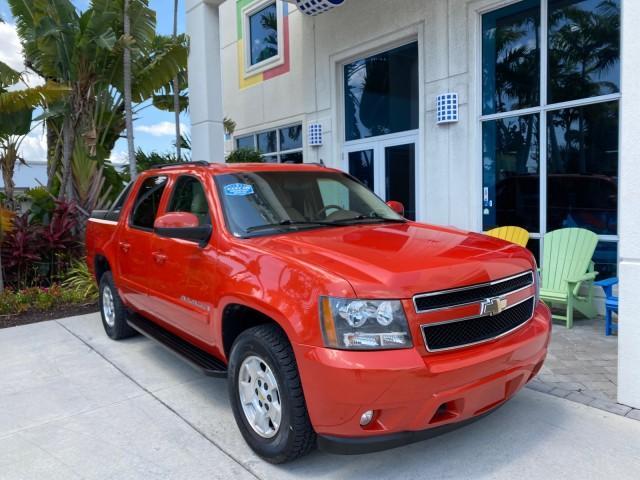 2009 Inferno Orange Metallic /Dark Cashmere/Light Cashmere Chevrolet Avalanche LT PU LOW MILES 58,696 (3GNEC22009G) with an 5.3L Vortec 1000 V8 SFI Flex-Fuel Engine engine, Automatic transmission, located at 4701 North Dixie Hwy, Pompano Beach, FL, 33064, (954) 422-2889, 26.240938, -80.123474 - OUR WEBPAGE FLORIDACARS1.COM HAS OVER 100 PHOTOS AND FREE CARFAX LINK 2009 Chevrolet Avalanche LT Sport Pickup 5.3L V8 F OHV 16V Flex Fuel 20 MPG Rear Wheel Drive Features 20 Inch Plus Wheels ABS Brakes Air Conditioning Alloy Wheels AM/FM Stereo Automatic Transmission Auxiliary Audio Input Bed Cover- Photo#1