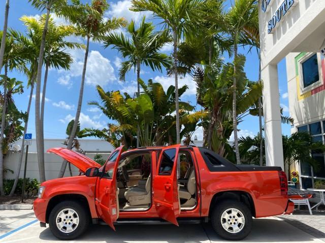 2009 Inferno Orange Metallic /Dark Cashmere/Light Cashmere Chevrolet Avalanche LT PU LOW MILES 58,696 (3GNEC22009G) with an 5.3L Vortec 1000 V8 SFI Flex-Fuel Engine engine, Automatic transmission, located at 4701 North Dixie Hwy, Pompano Beach, FL, 33064, (954) 422-2889, 26.240938, -80.123474 - OUR WEBPAGE FLORIDACARS1.COM HAS OVER 100 PHOTOS AND FREE CARFAX LINK 2009 Chevrolet Avalanche LT Sport Pickup 5.3L V8 F OHV 16V Flex Fuel 20 MPG Rear Wheel Drive Features 20 Inch Plus Wheels ABS Brakes Air Conditioning Alloy Wheels AM/FM Stereo Automatic Transmission Auxiliary Audio Input Bed Cover- Photo#8