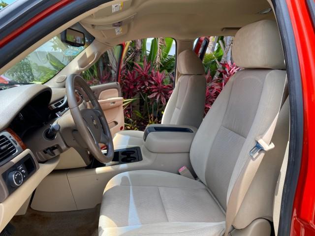 2009 Inferno Orange Metallic /Dark Cashmere/Light Cashmere Chevrolet Avalanche LT PU LOW MILES 58,696 (3GNEC22009G) with an 5.3L Vortec 1000 V8 SFI Flex-Fuel Engine engine, Automatic transmission, located at 4701 North Dixie Hwy, Pompano Beach, FL, 33064, (954) 422-2889, 26.240938, -80.123474 - OUR WEBPAGE FLORIDACARS1.COM HAS OVER 100 PHOTOS AND FREE CARFAX LINK 2009 Chevrolet Avalanche LT Sport Pickup 5.3L V8 F OHV 16V Flex Fuel 20 MPG Rear Wheel Drive Features 20 Inch Plus Wheels ABS Brakes Air Conditioning Alloy Wheels AM/FM Stereo Automatic Transmission Auxiliary Audio Input Bed Cover- Photo#10
