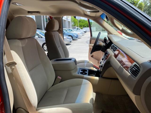 2009 Inferno Orange Metallic /Dark Cashmere/Light Cashmere Chevrolet Avalanche LT PU LOW MILES 58,696 (3GNEC22009G) with an 5.3L Vortec 1000 V8 SFI Flex-Fuel Engine engine, Automatic transmission, located at 4701 North Dixie Hwy, Pompano Beach, FL, 33064, (954) 422-2889, 26.240938, -80.123474 - OUR WEBPAGE FLORIDACARS1.COM HAS OVER 100 PHOTOS AND FREE CARFAX LINK 2009 Chevrolet Avalanche LT Sport Pickup 5.3L V8 F OHV 16V Flex Fuel 20 MPG Rear Wheel Drive Features 20 Inch Plus Wheels ABS Brakes Air Conditioning Alloy Wheels AM/FM Stereo Automatic Transmission Auxiliary Audio Input Bed Cover- Photo#12